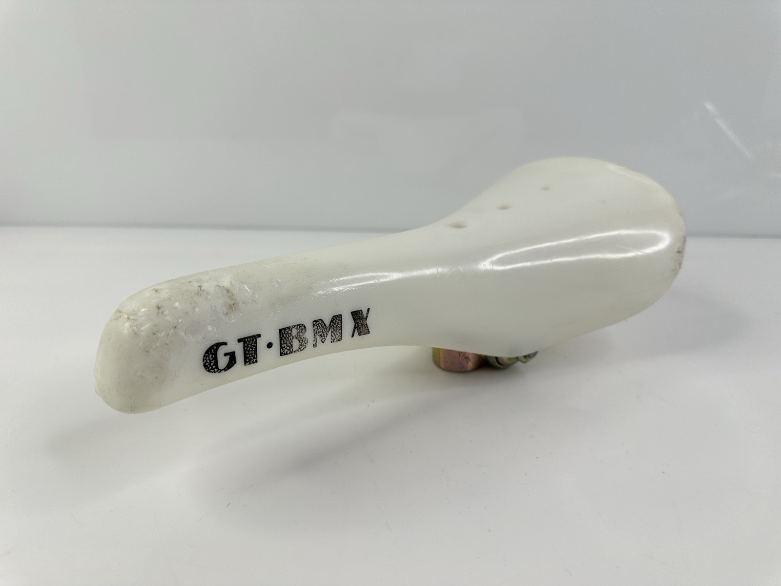 Rare Vintage 1985-86 Viscount GT Bicycles BMX Racing Freestyle Seat 2169 White Rare Vintage 1985-86 Viscount GT Bicycles BMX Racing Freestyle Seat 2169 White