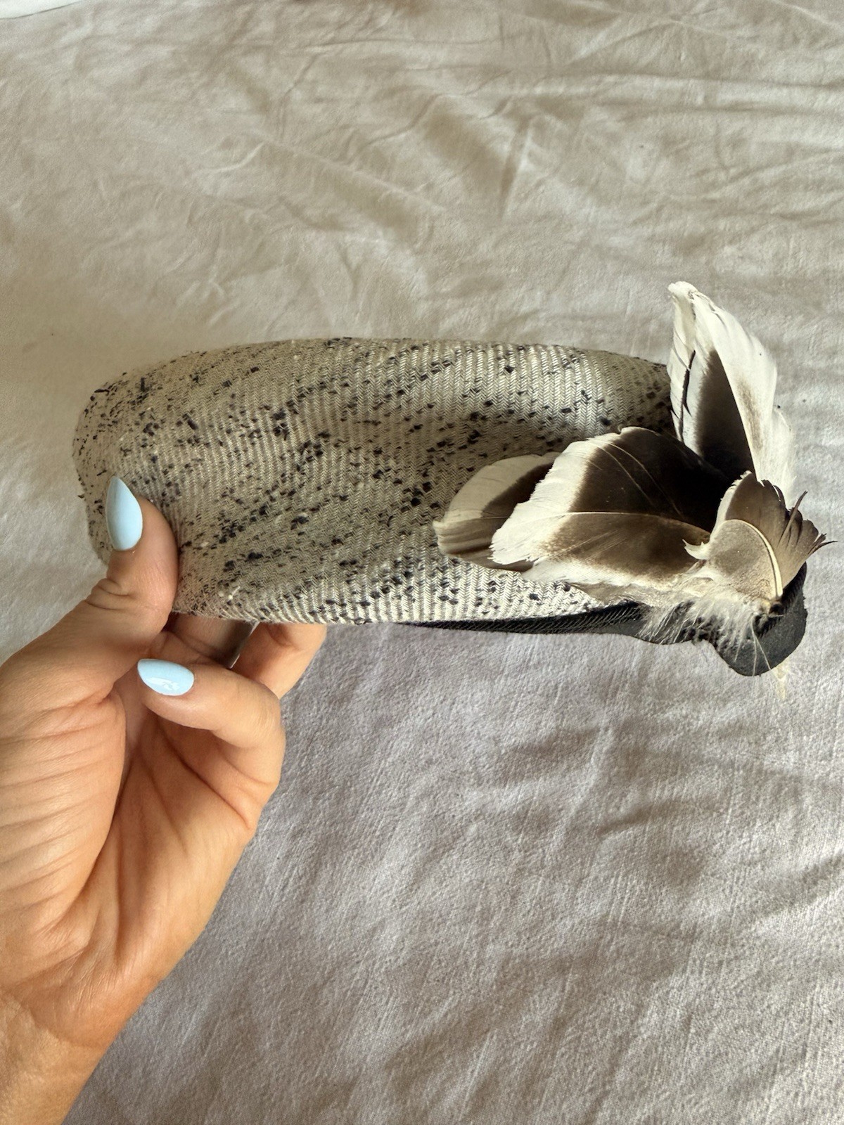 1950/60s Vintage Tweed women\'s pillbox hat w/feathers 1950/60s Vintage Tweed women\'s pillbox hat w/feathers