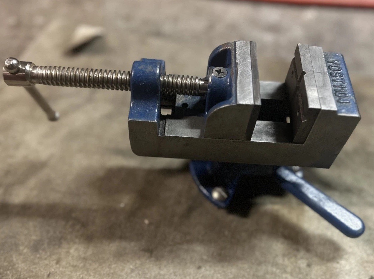 YOST Model No. 1104 BLUE Drill Press Vise w/360° Swivel Base & Locking Lever Bar