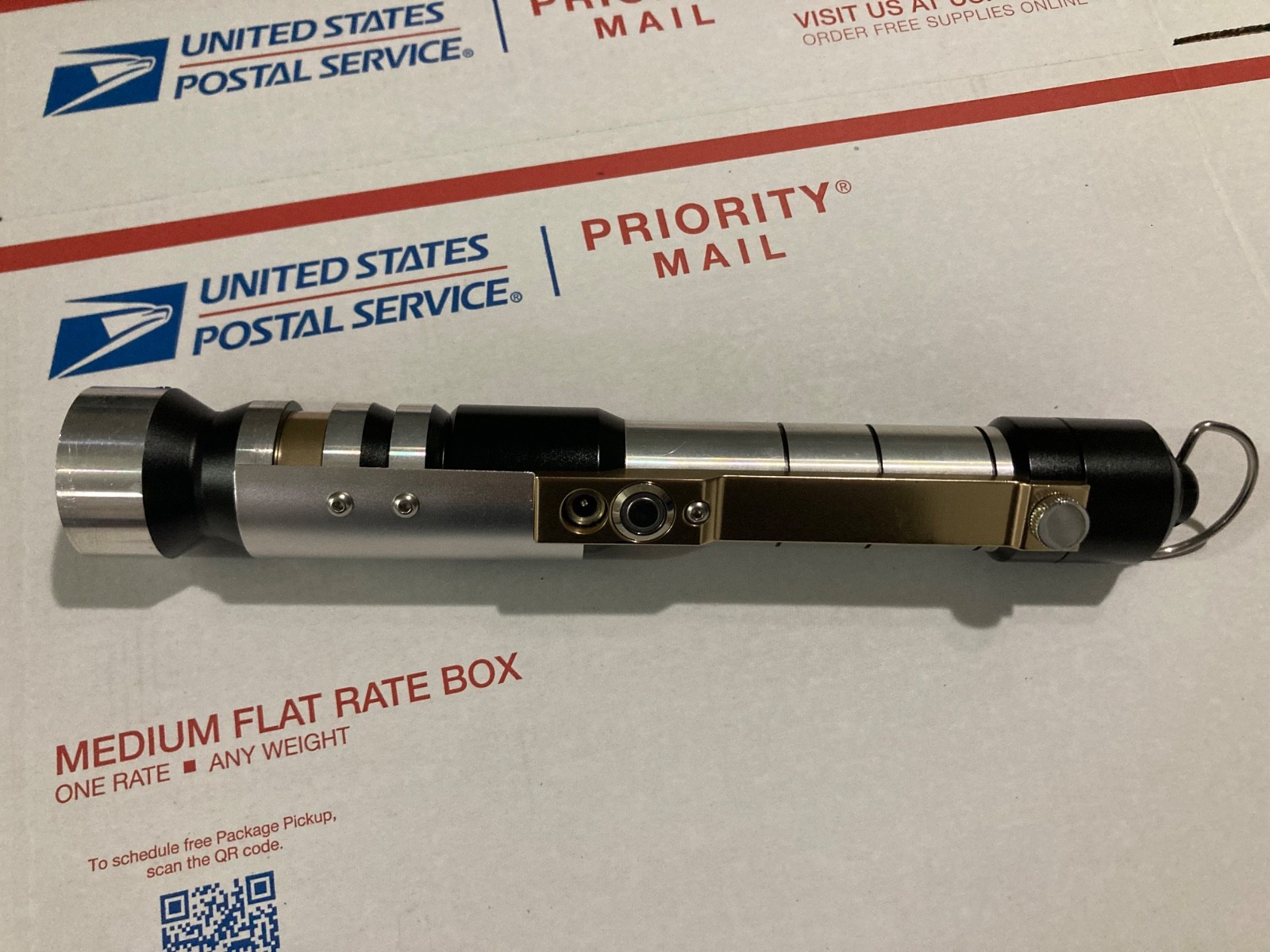 STAR WARS VERY RARE ( KYLE KATAN 1:1 LIGHTSABER ) -EMPTY USED FOR DUELING ROD 1” STAR WARS VERY RARE ( KYLE KATAN 1:1 LIGHTSABER ) -EMPTY USED FOR DUELING ROD 1”