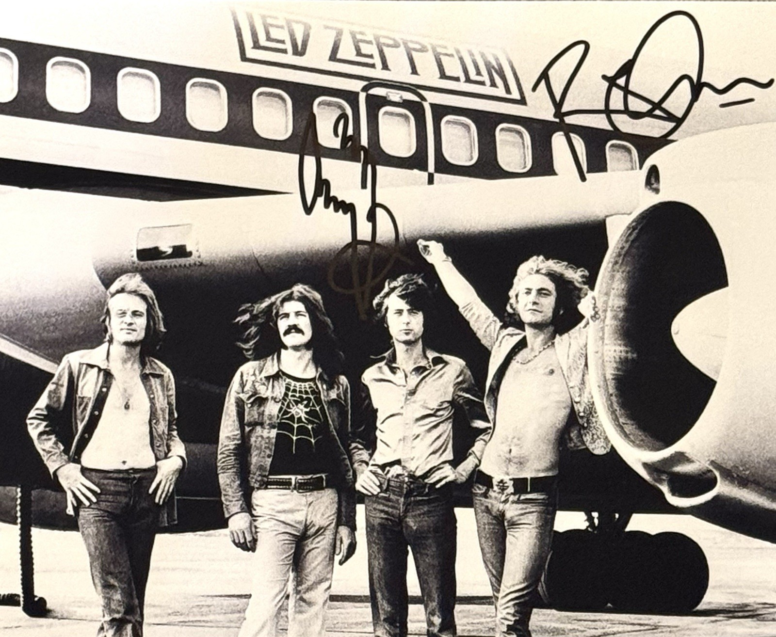 JIMMY PAGE - ROBERT PLANT - LED ZEPPELIN - DUAL SIGNED 8 x 10 PHOTO w/COA JIMMY PAGE - ROBERT PLANT - LED ZEPPELIN - DUAL SIGNED 8 x 10 PHOTO w/COA