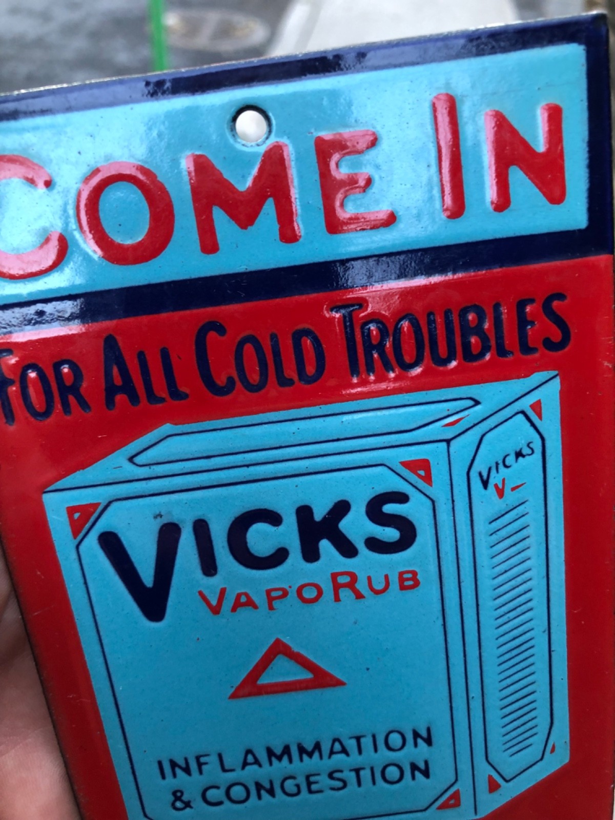 VINTAGE NOS GRAPHIC c1930 PORCELAIN ENAMEL “VICKS VAPORUB” DOOR PUSH PLATE