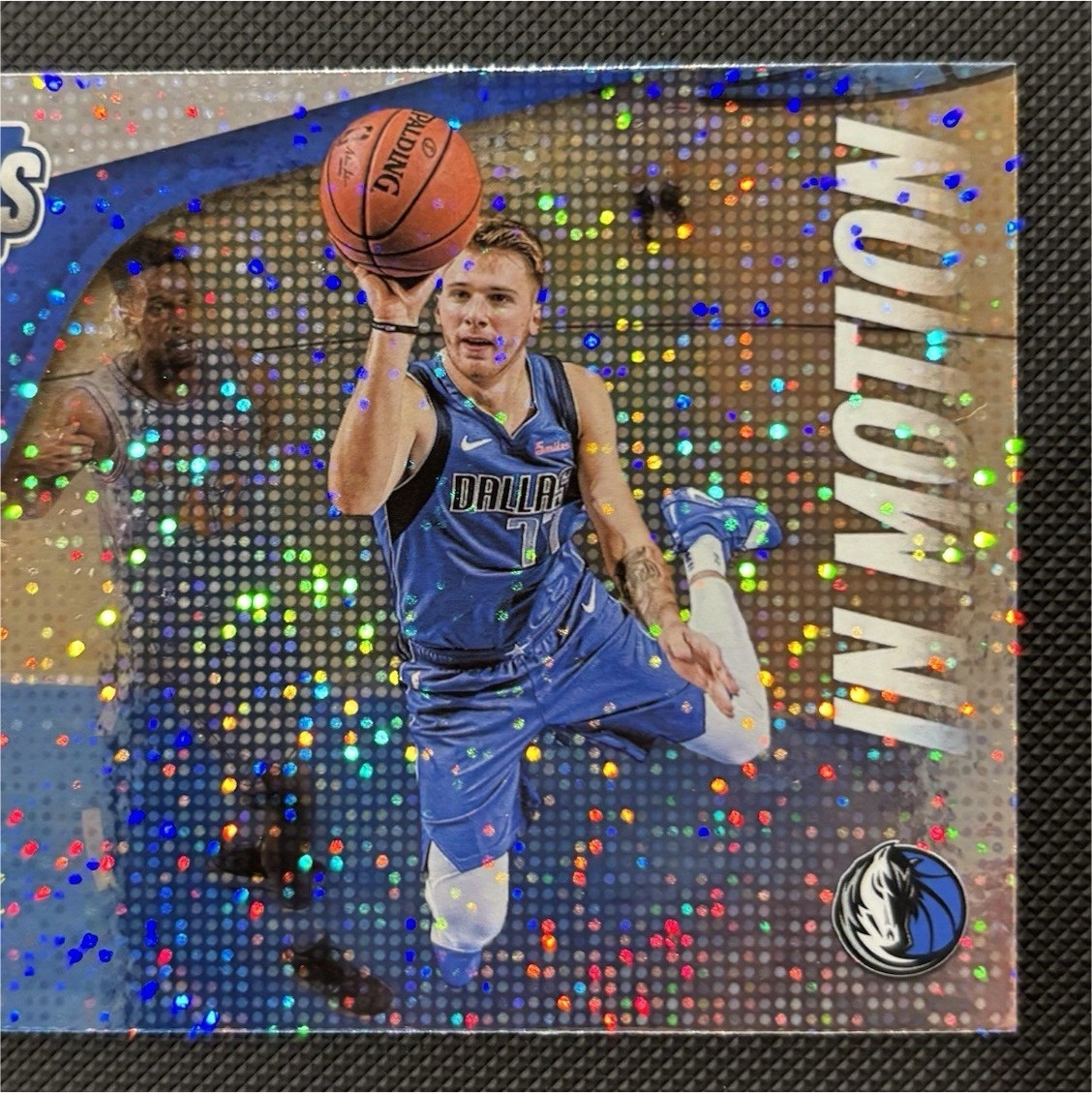 2018-19 Panini Threads In Motion DAZZLE Luka Dončić Dallas Mavericks RC