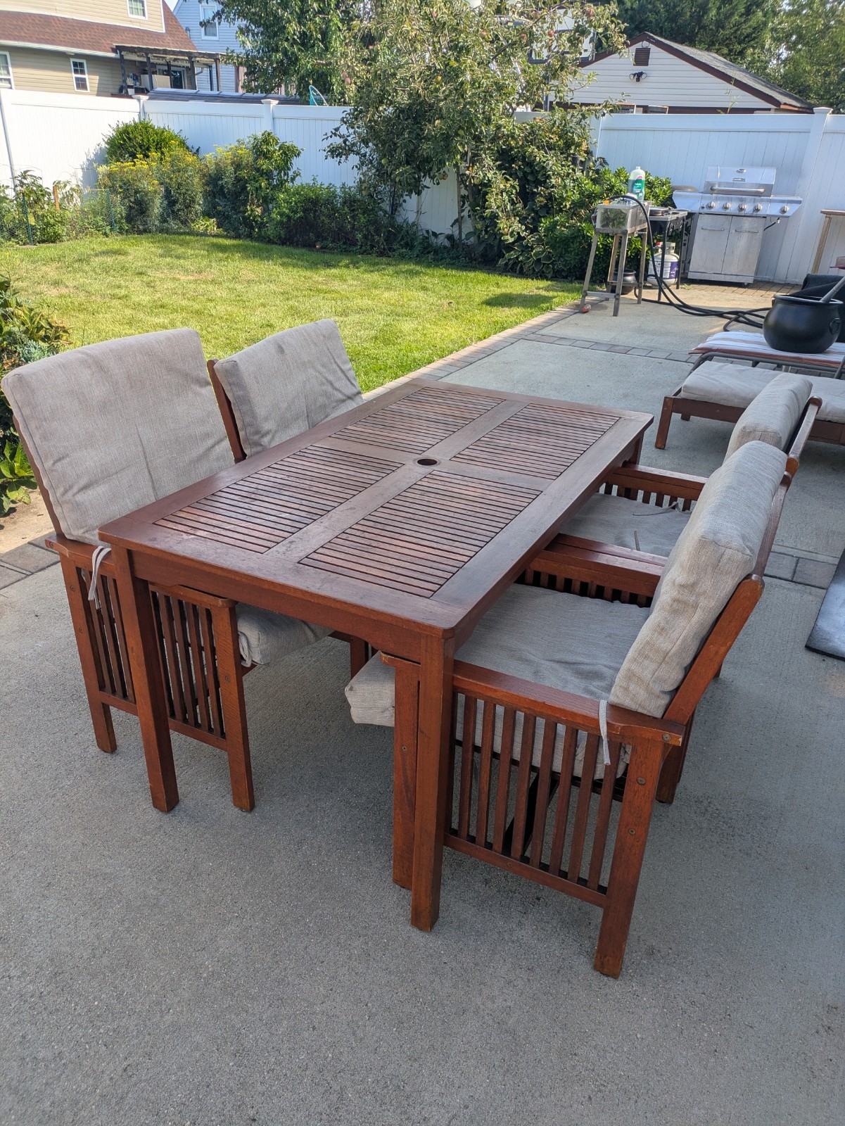 used outdoor patio furniture set (Table, 4 chairs, reclining chair) LOCAL ONLY