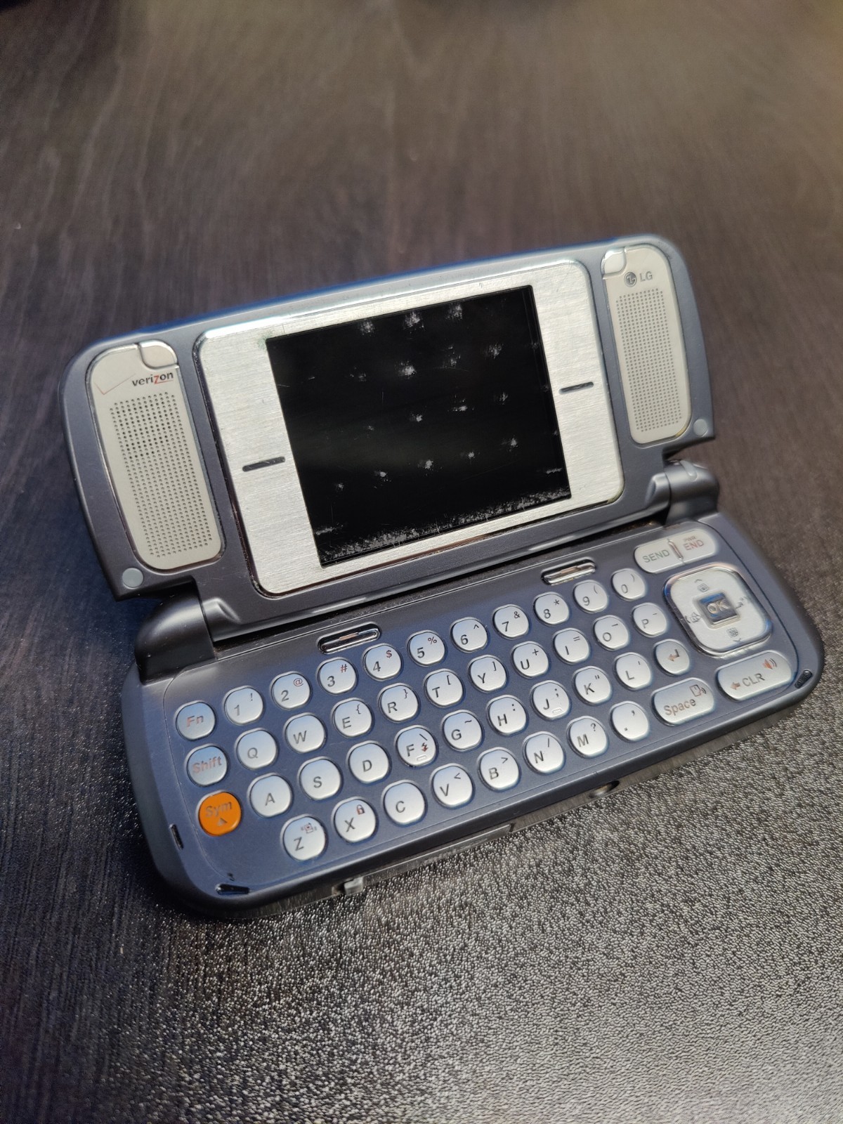 LG VX9800 Verizon enV Vintage Flip Phone QWERTY Keyboard Retro Cell Phone