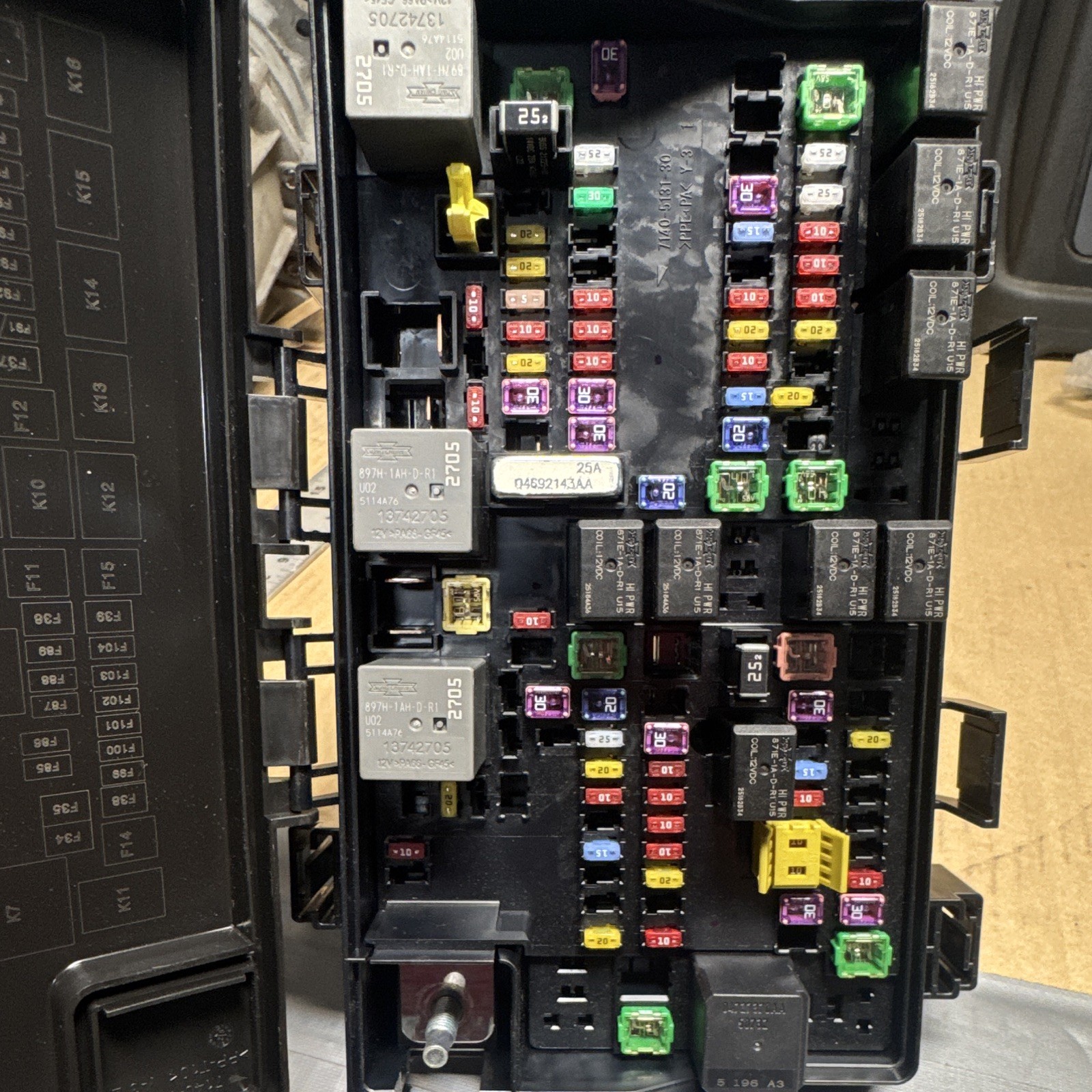 15-21 Ram 1500 Power Distribution Center Fuse Box 68322371AB 15-21 Ram 1500 Power Distribution Center Fuse Box 68322371AB