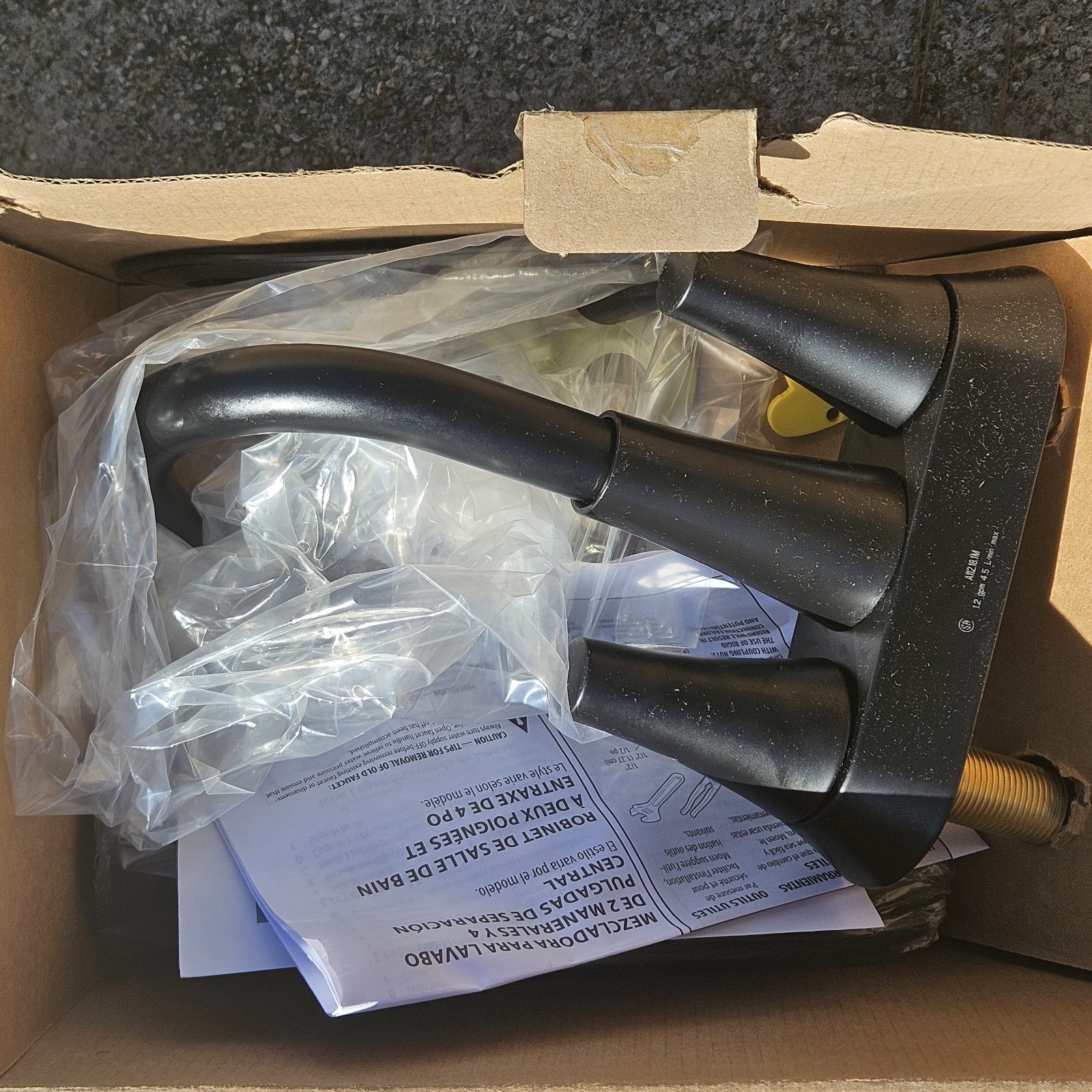 BRAND NEW MOEN RONAN 4IN. CENTERET 2 HANDLE BATHRROM FAUCET -MATTE BLACK 84022BL