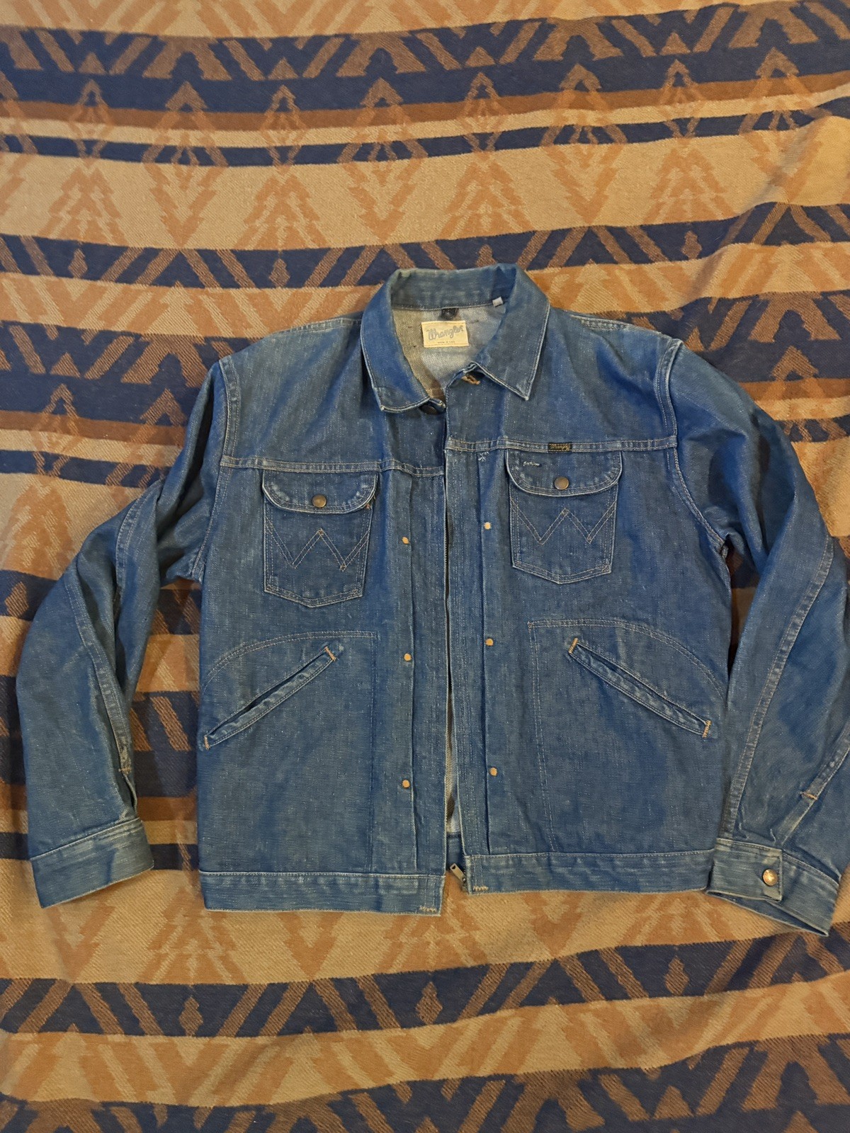 Vintage 60s 70s Wrangler 24MJZ Denim Jean Jacket gripper Zip Made in USA Size 42 Vintage 60s 70s Wrangler 24MJZ Denim Jean Jacket gripper Zip Made in USA Size 42