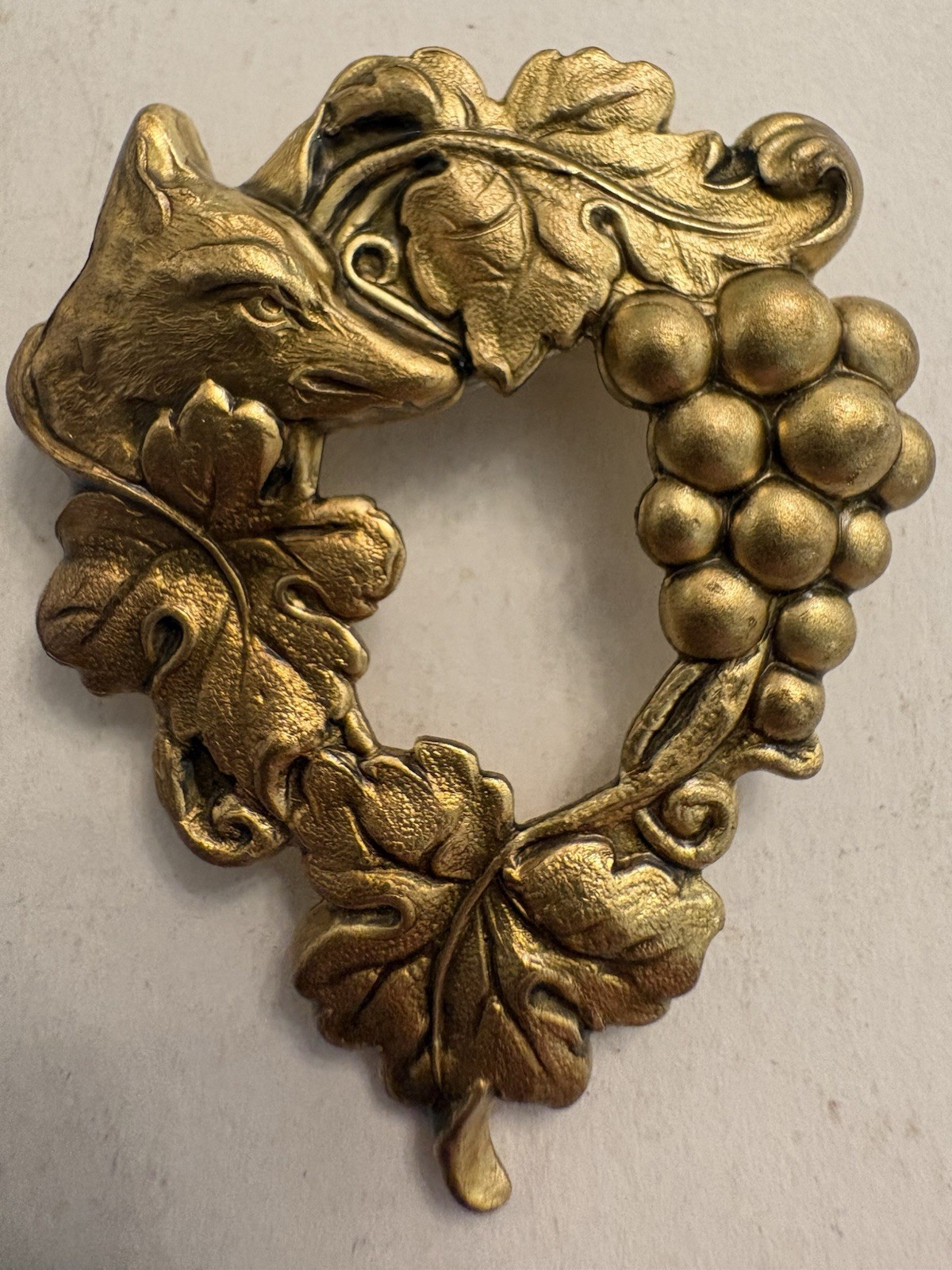 Vtg Brass Fox & Grapes Brooch Aesop Fable Openwork Art Nouveau Motif Pin 5cm