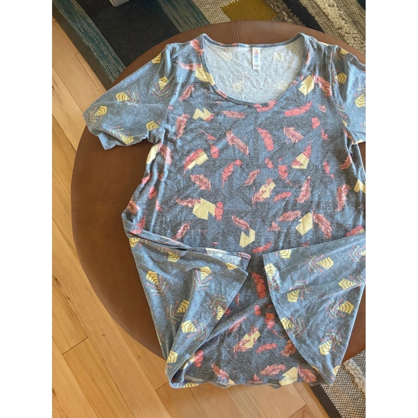 Womens LuLaRoe Perfect T Swing Top Grey Feather Geometric Boho Medium Womens LuLaRoe Perfect T Swing Top Grey Feather Geometric Boho Medium