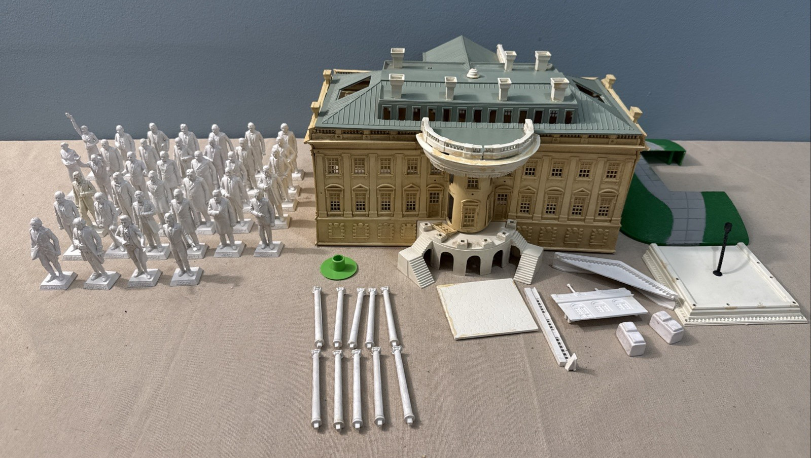 Vintage 1960s Marx Sears White House Playset Incomplete 34 Presidents 2 Ladies