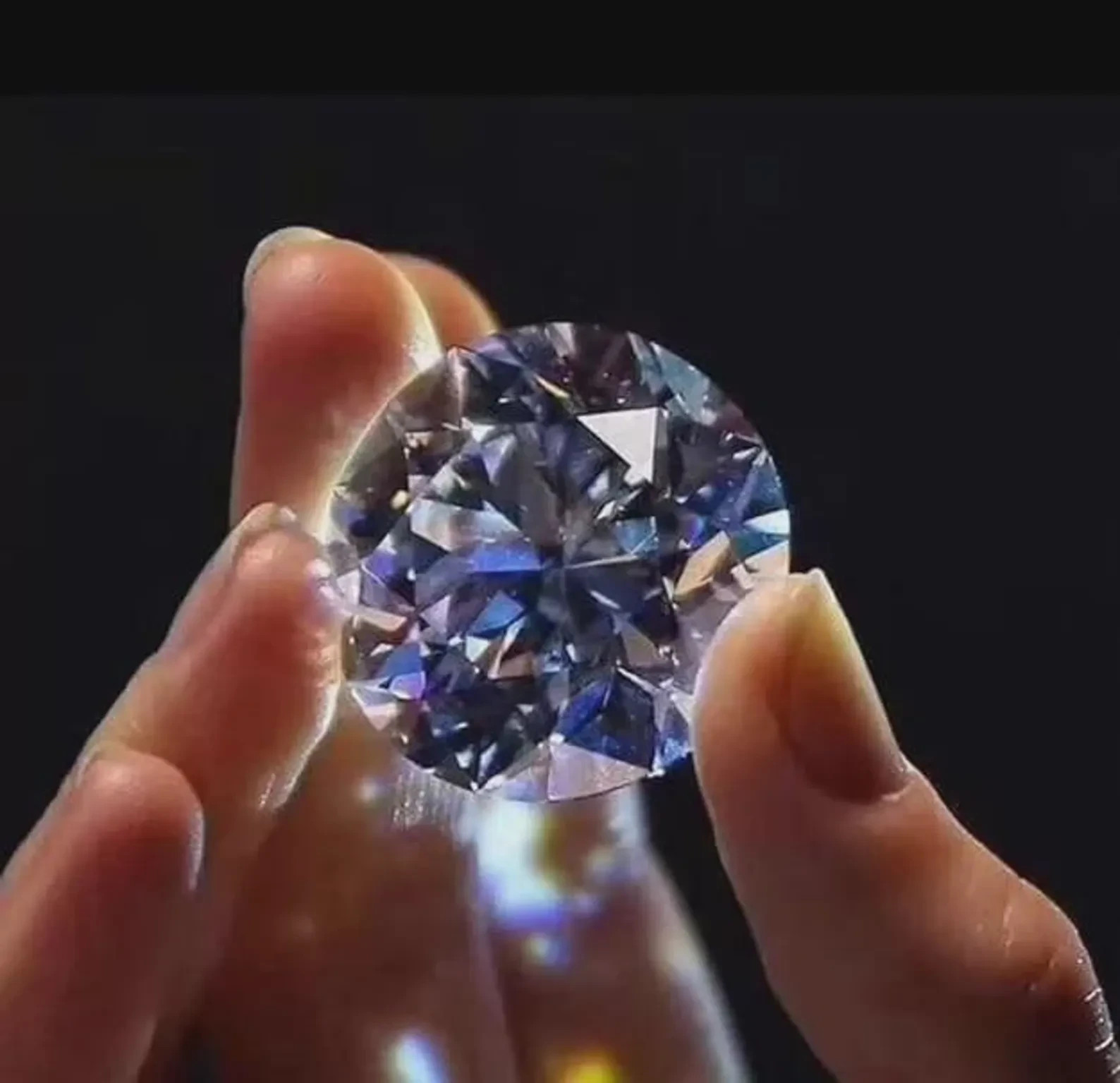 1.00 Ct Round Brilliant Cut natural diamond (D Color, VVS1)