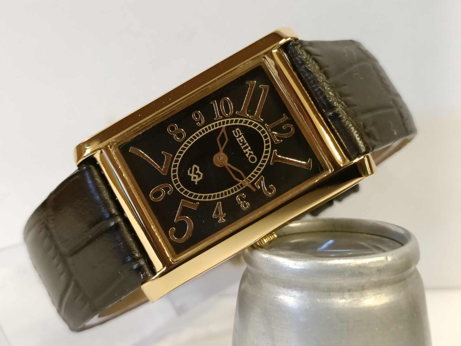 VINTAGE SEIKO SLIM QUARTZ BLACK DIAL JAPAN MEN'S WORKING DRESS WATCH