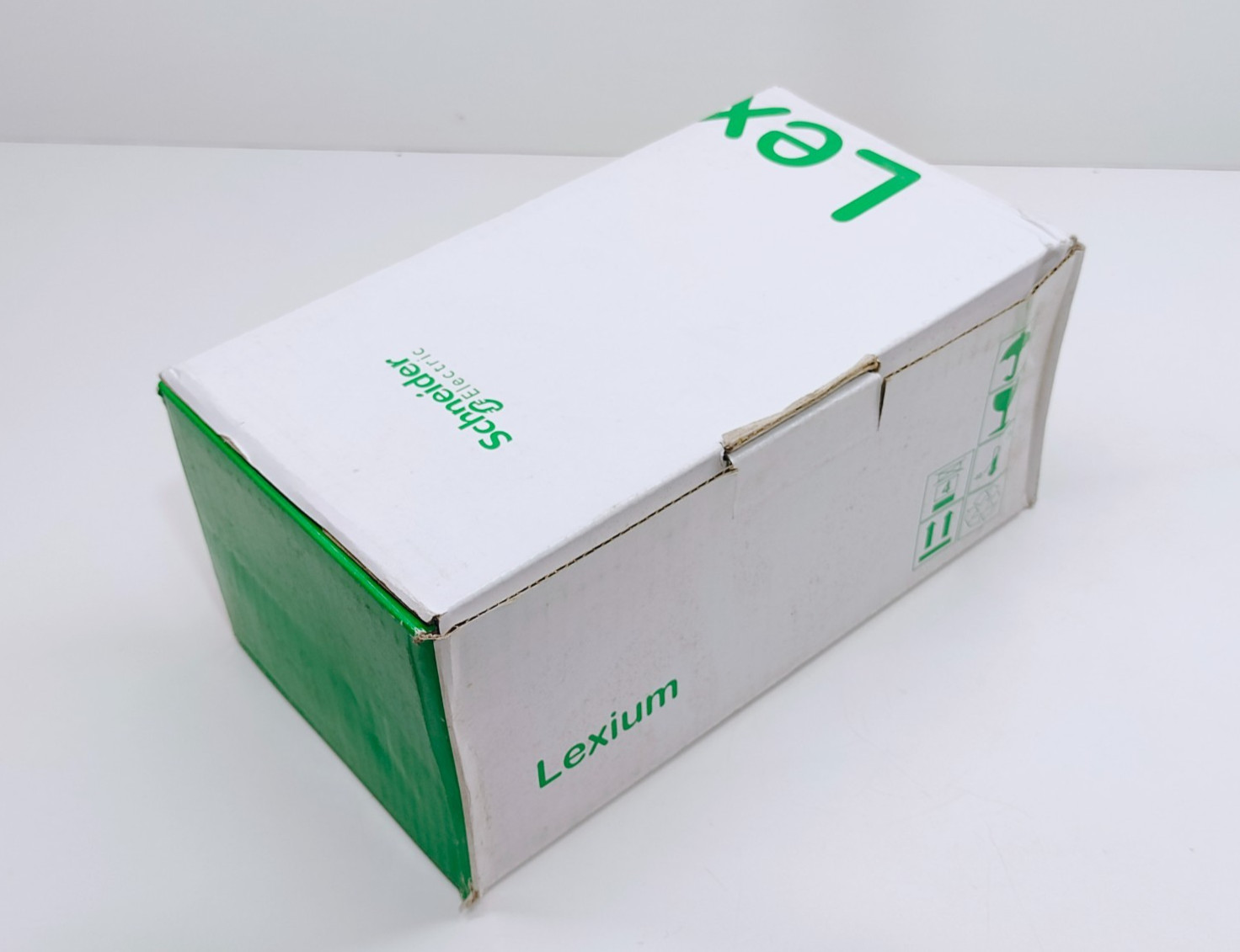 Schneider Electric Lexium BCH2LD0233CA5C Servo Motor (FREE SHIPPING) Schneider Electric Lexium BCH2LD0233CA5C Servo Motor (FREE SHIPPING)