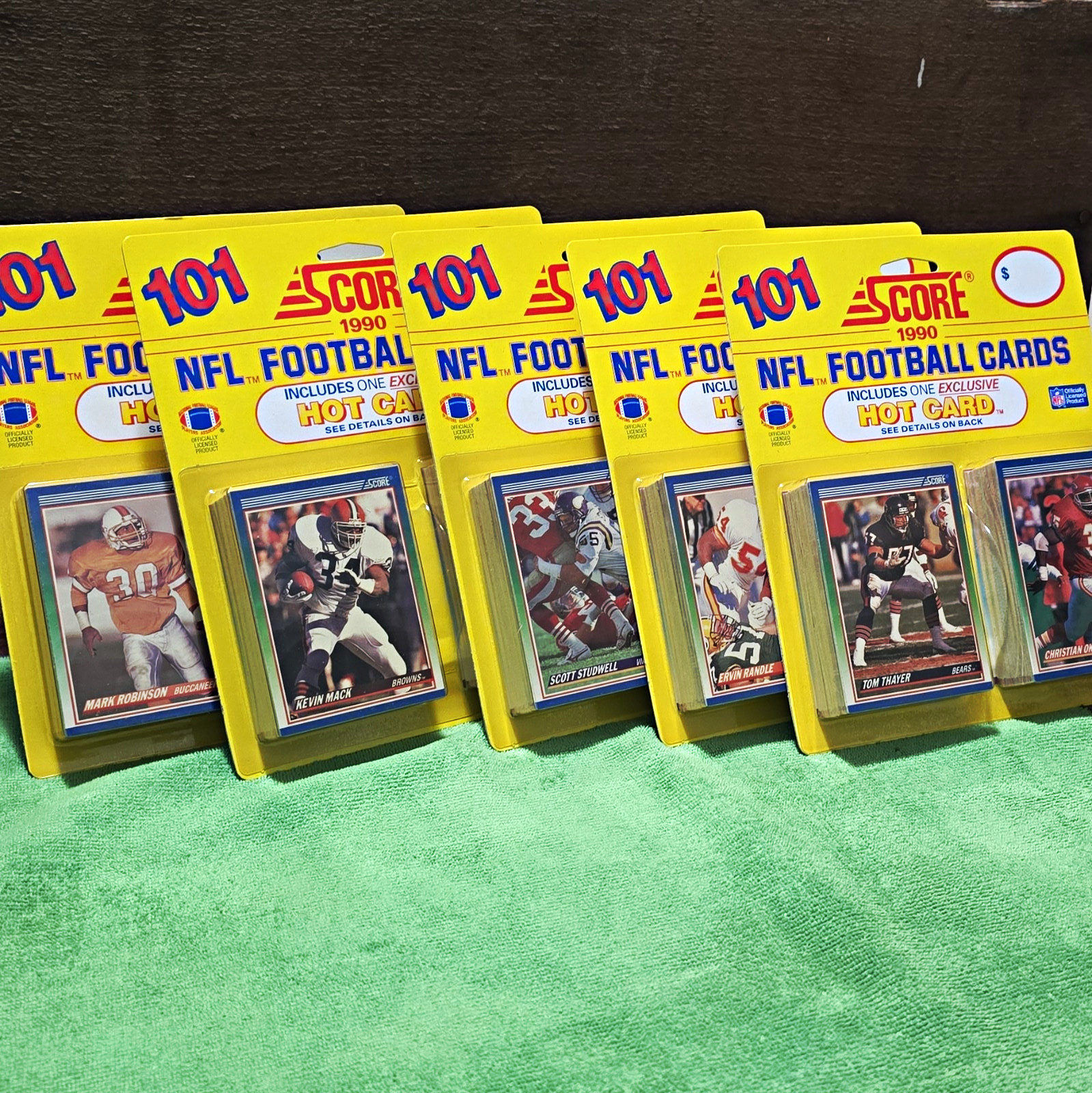 Score 1990 Score 101 NFL Football Sealed Pack Lot (5 Packs/101 Cards) Hologram Score 1990 Score 101 NFL Football Sealed Pack Lot (5 Packs/101 Cards) Hologram