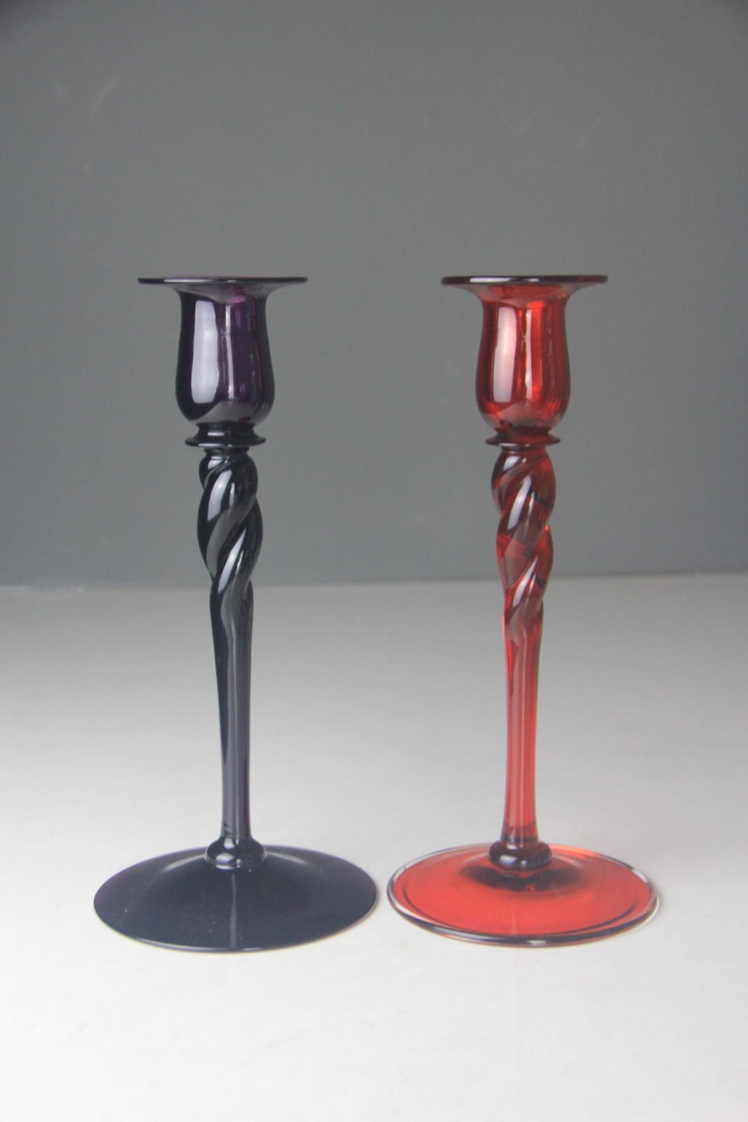 SET OF 2 STEUBEN SHAPE #686 GLASS CANDLESTICKS AMETHYST & SELENIUM RED SET OF 2 STEUBEN SHAPE #686 GLASS CANDLESTICKS AMETHYST & SELENIUM RED