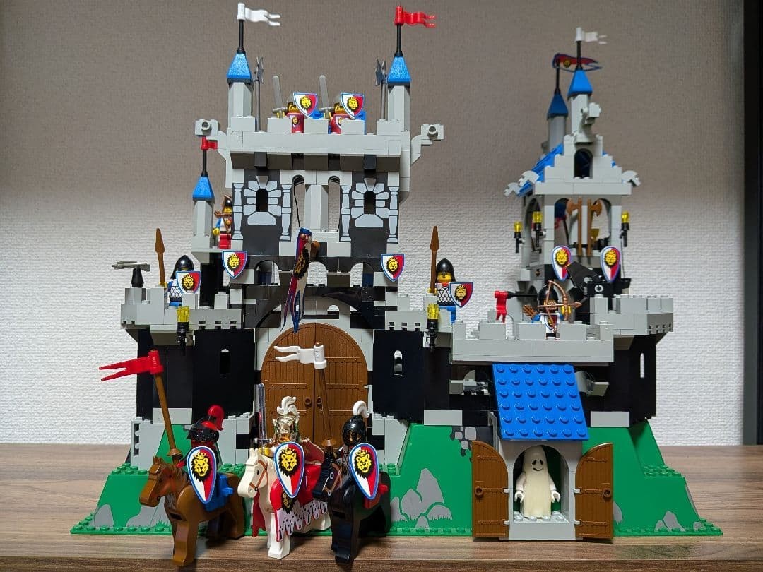 LEGO System Castle Royal Knight\'s Castle 6090 In 1995 Used Retired Comp W/Manual