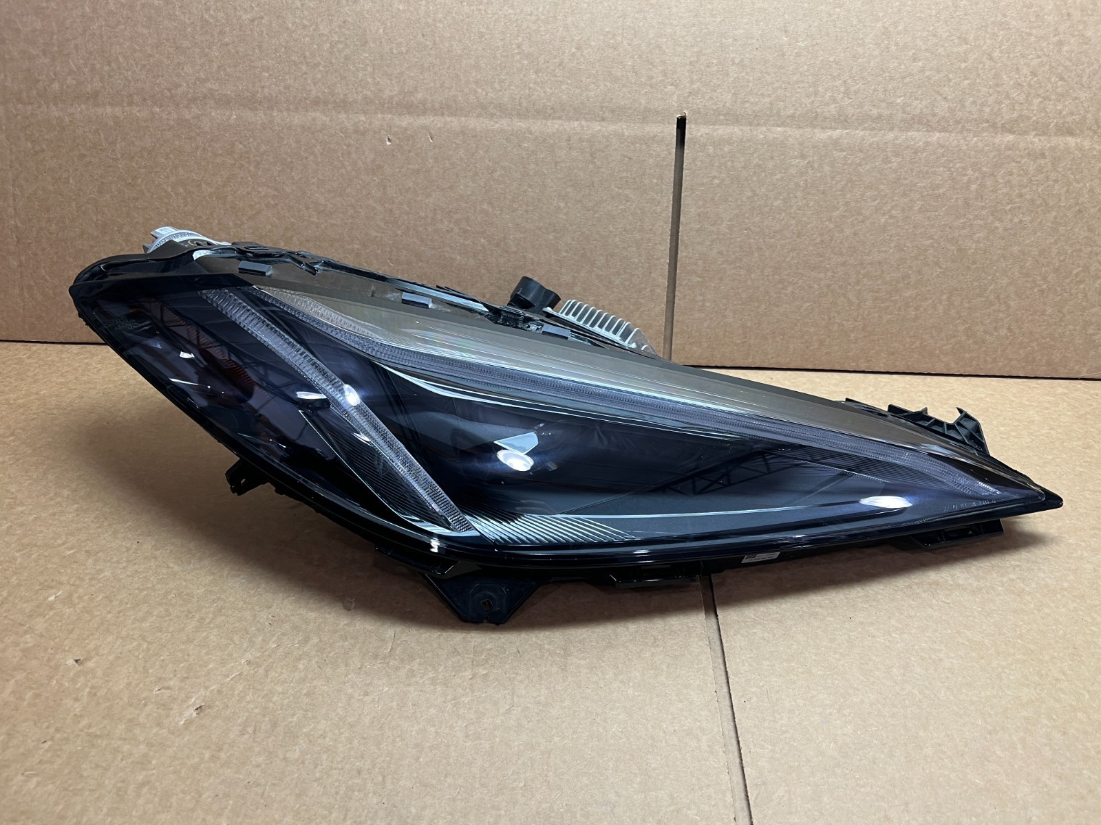 OEM 2020-2025 CHEVROLET CORVETTE LED HEADLIGHT WITHOUT GROUND CLEARANCE RIGHT RH OEM 2020-2025 CHEVROLET CORVETTE LED HEADLIGHT WITHOUT GROUND CLEARANCE RIGHT RH