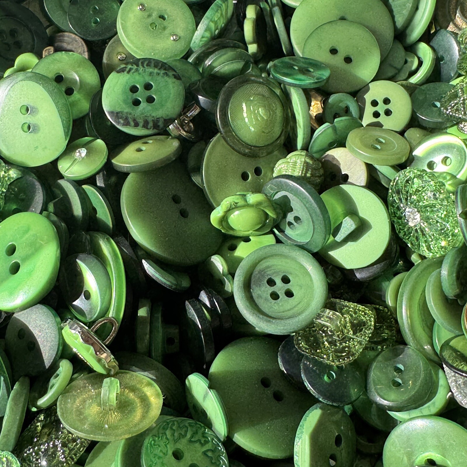 New Incredible Mixed Lot Dyed GREEN Premium Buttons All Sizes For Embellishments