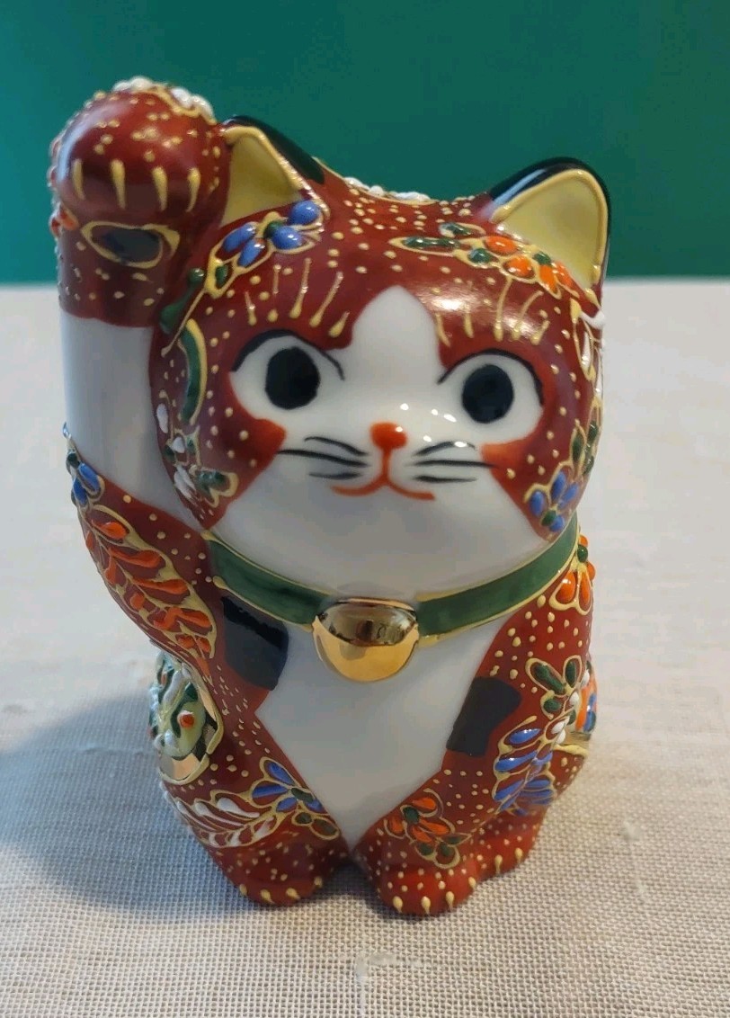 Vintage Maneki Neko Lucky Cat Japanese Right hand 4 In. Vintage Maneki Neko Lucky Cat Japanese Right hand 4 In.