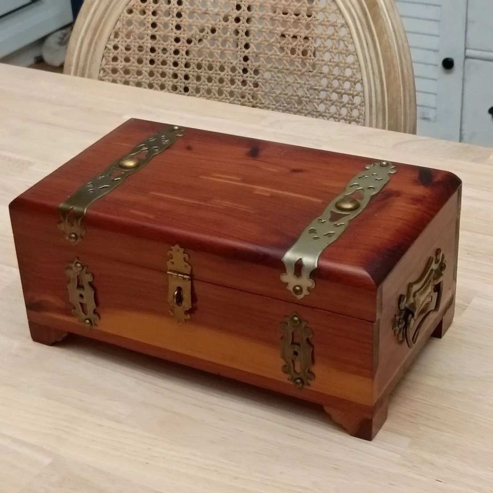 Vintage Cedar Wood Footed Keepsake Trunk Box Chest Ornate Brass Straps Vintage Cedar Wood Footed Keepsake Trunk Box Chest Ornate Brass Straps