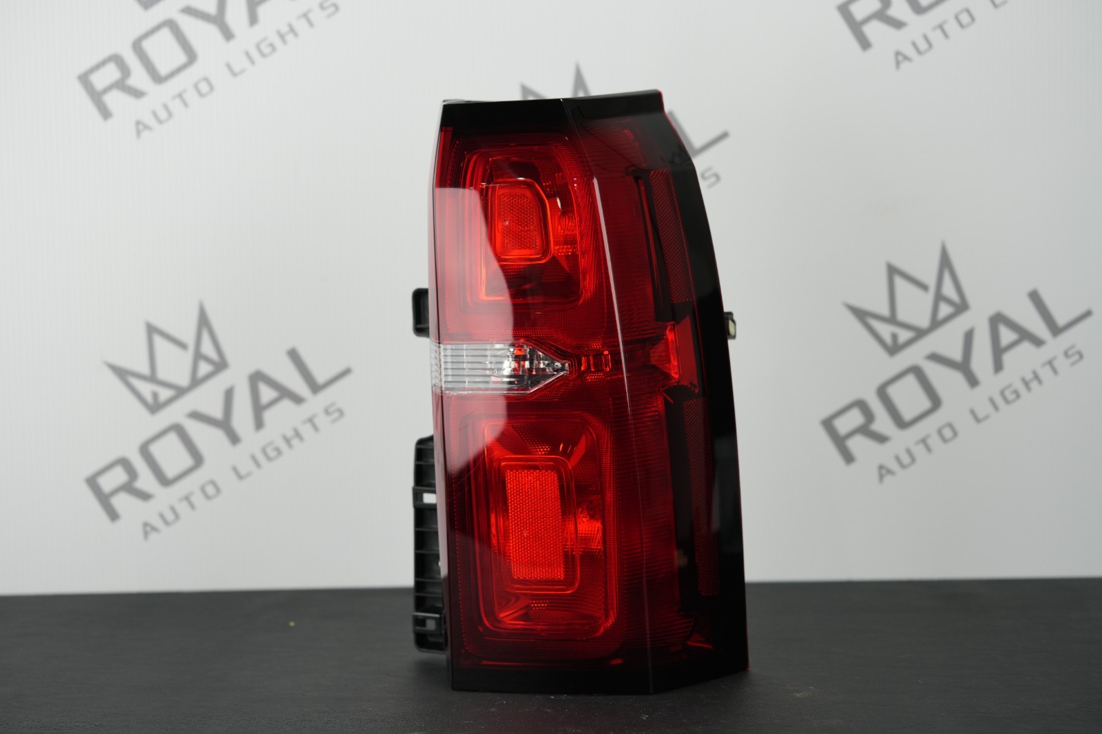 Perfect 2015-2020 CHEVROLET SUBURBAN HALOGEN TAILLIGHT  REAR RIGHT SIDE OEM C