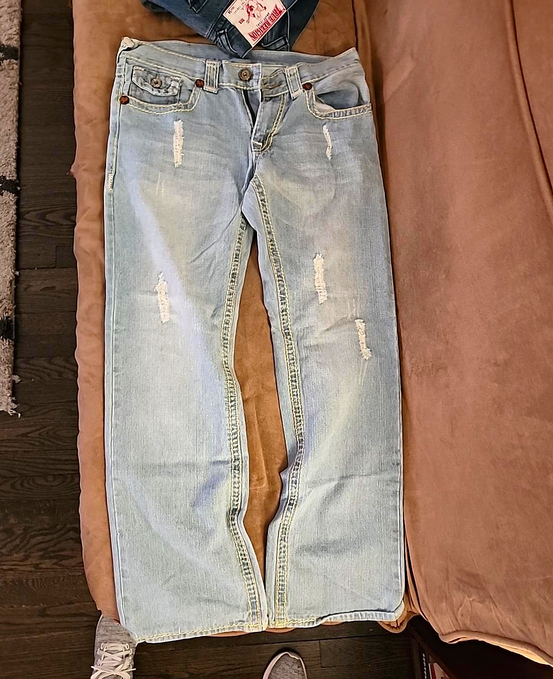 True Religion World Tour Men\'s Bootcut Light Wash Distressed Denim Jeans, Logo True Religion World Tour Men\'s Bootcut Light Wash Distressed Denim Jeans, Logo