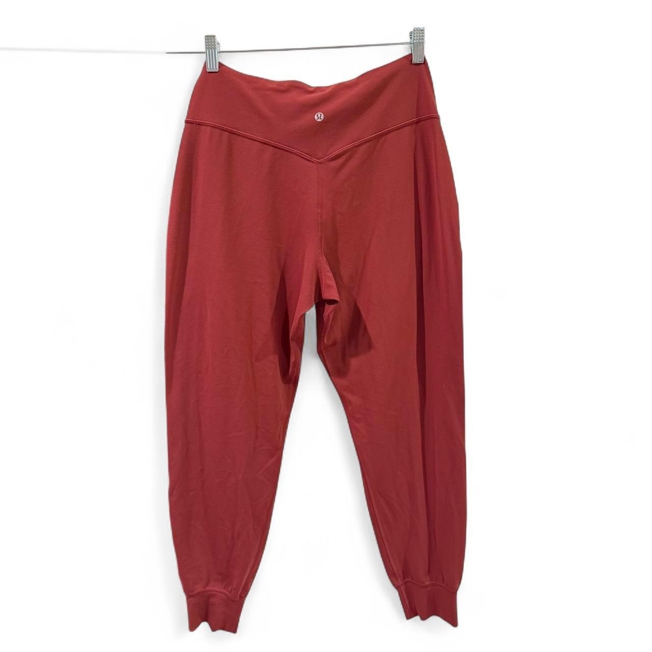 Lululemon DUPE Women\'s burgundy high-waisted athletic joggers Lululemon DUPE Women\'s burgundy high-waisted athletic joggers