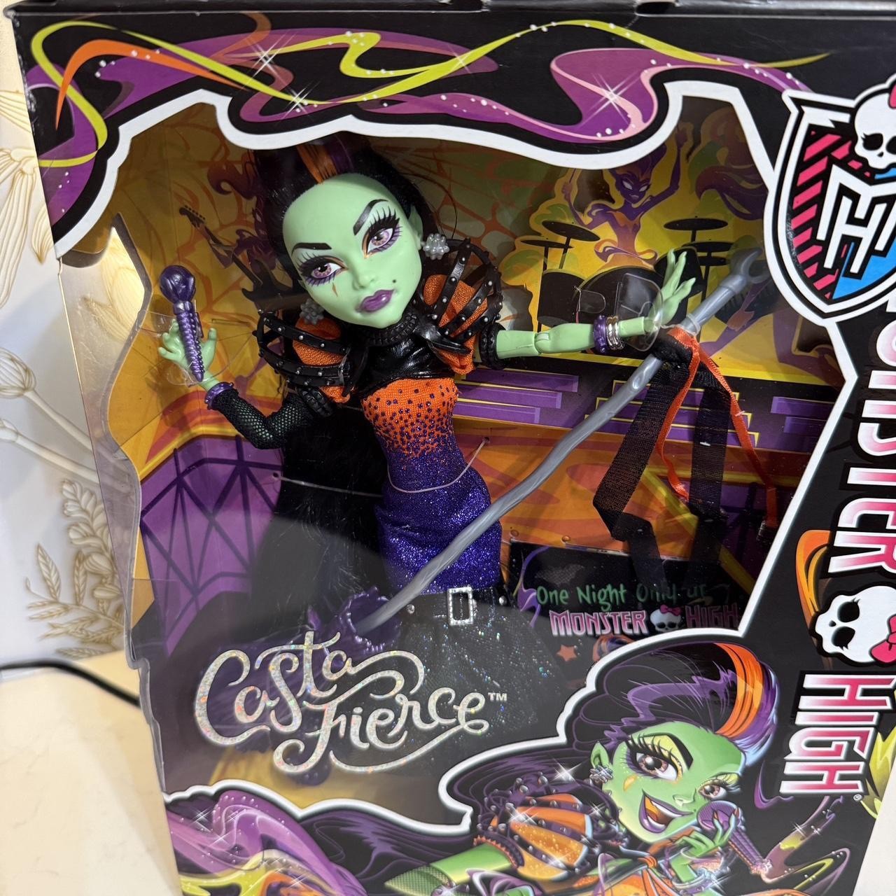 NIB Monster High Casta Fierce 2014 NIB Monster High Casta Fierce 2014