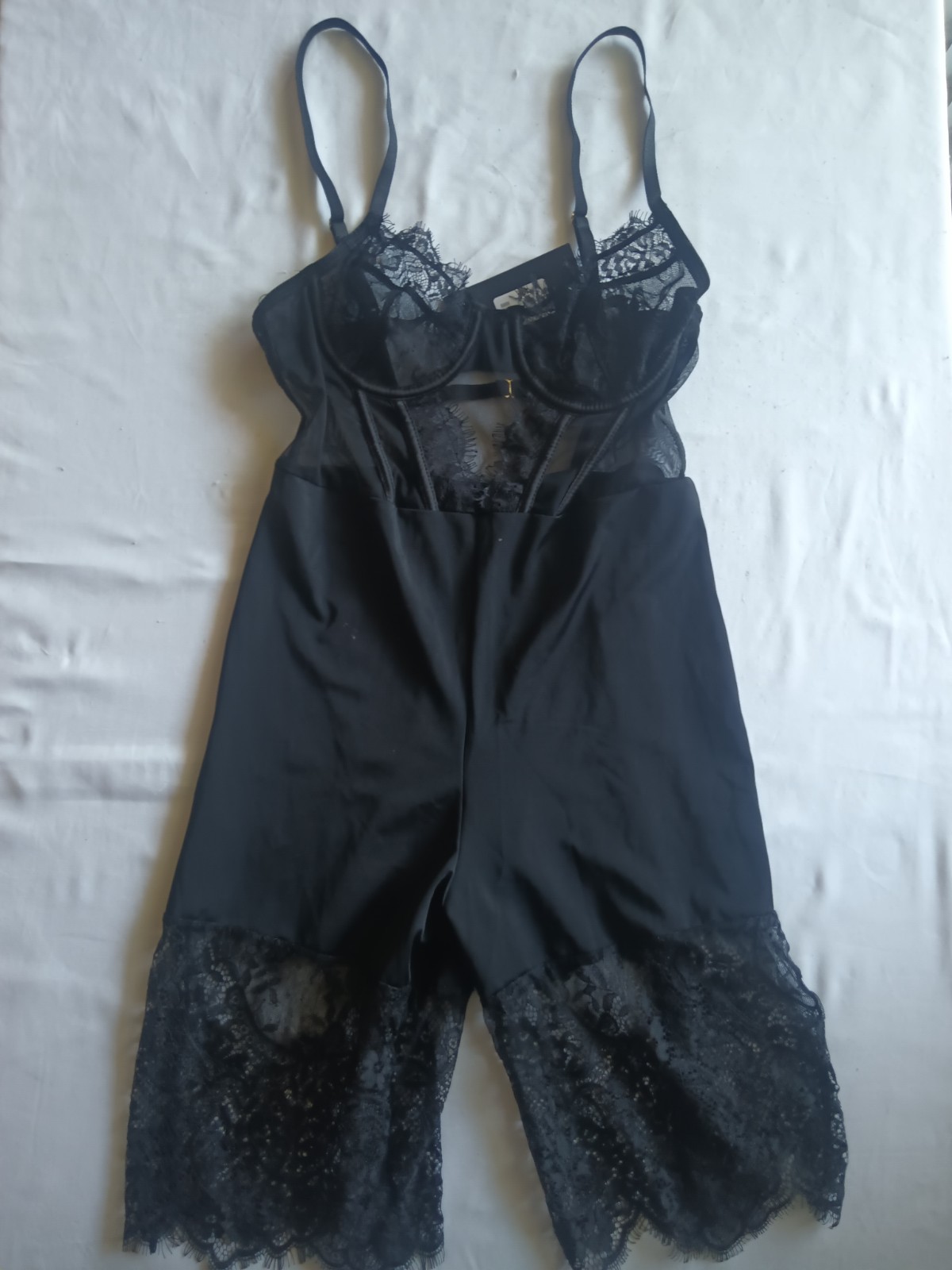 Fashion Nova Women\'s Lace Romper/Bodysuit Size M