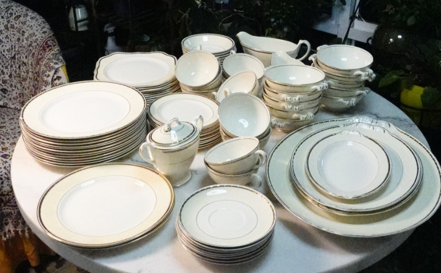 Homer Laughlin Eggshell Georgian China Set 85 piece set Homer Laughlin Eggshell Georgian China Set 85 piece set