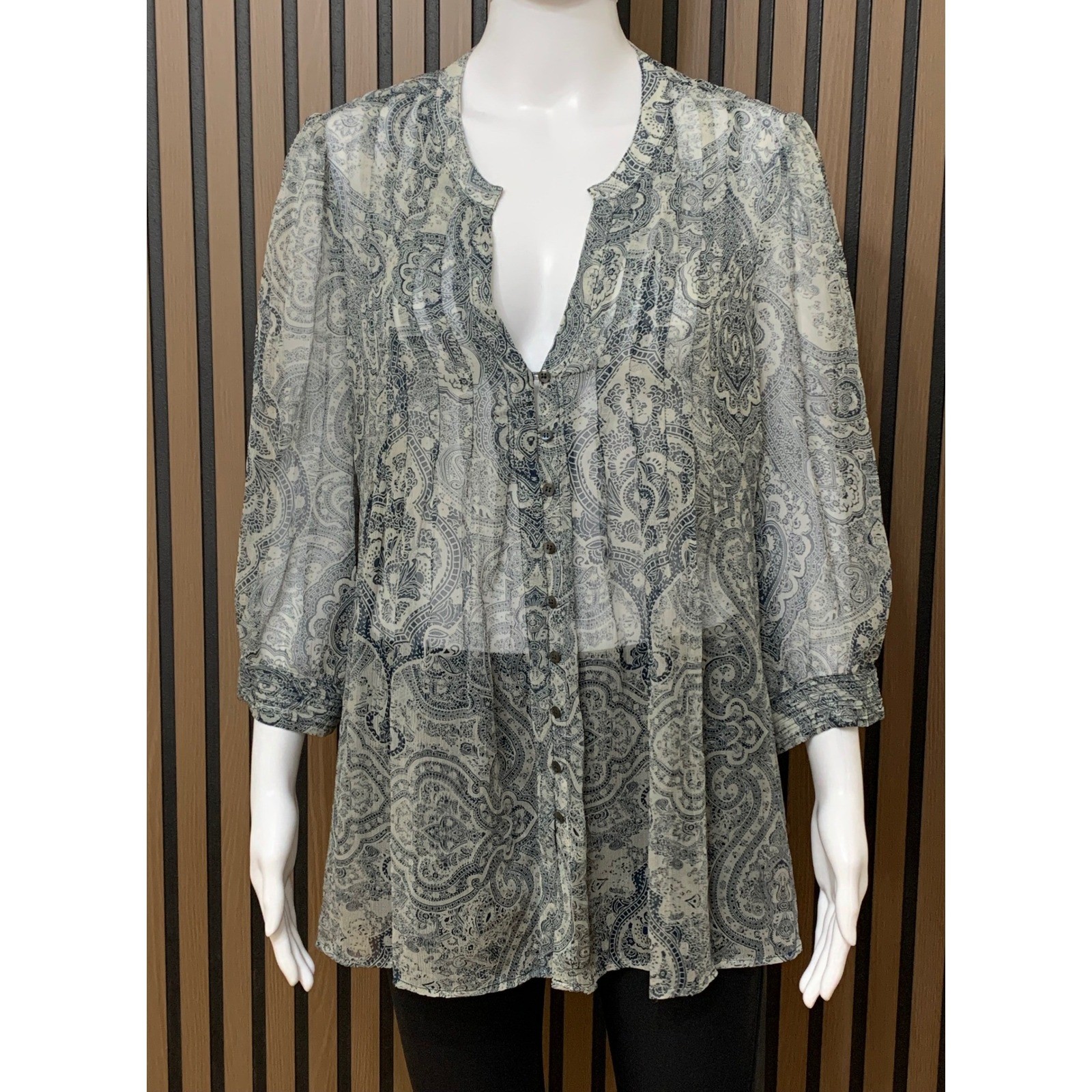 Joie Blue Paisley 100% Silk Sheer V-Neck Button Front Blouse Top Large Women\'s Joie Blue Paisley 100% Silk Sheer V-Neck Button Front Blouse Top Large Women\'s