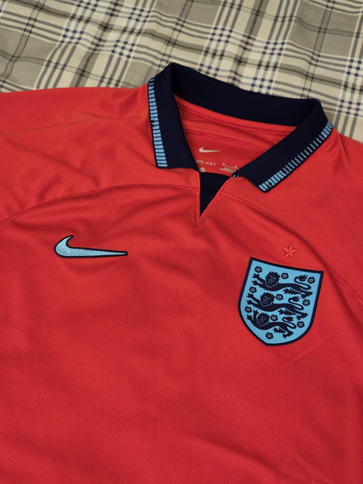 NWOT Nike England National Red 2022 Away Stadium Jersey Sz:Medium Bellingham NWOT Nike England National Red 2022 Away Stadium Jersey Sz:Medium Bellingham