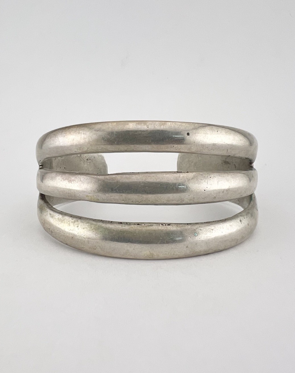 Early 1940\'s Navajo Coin Silver Ingot Stamped Triple Shank Cuff Bracelet 54.5g