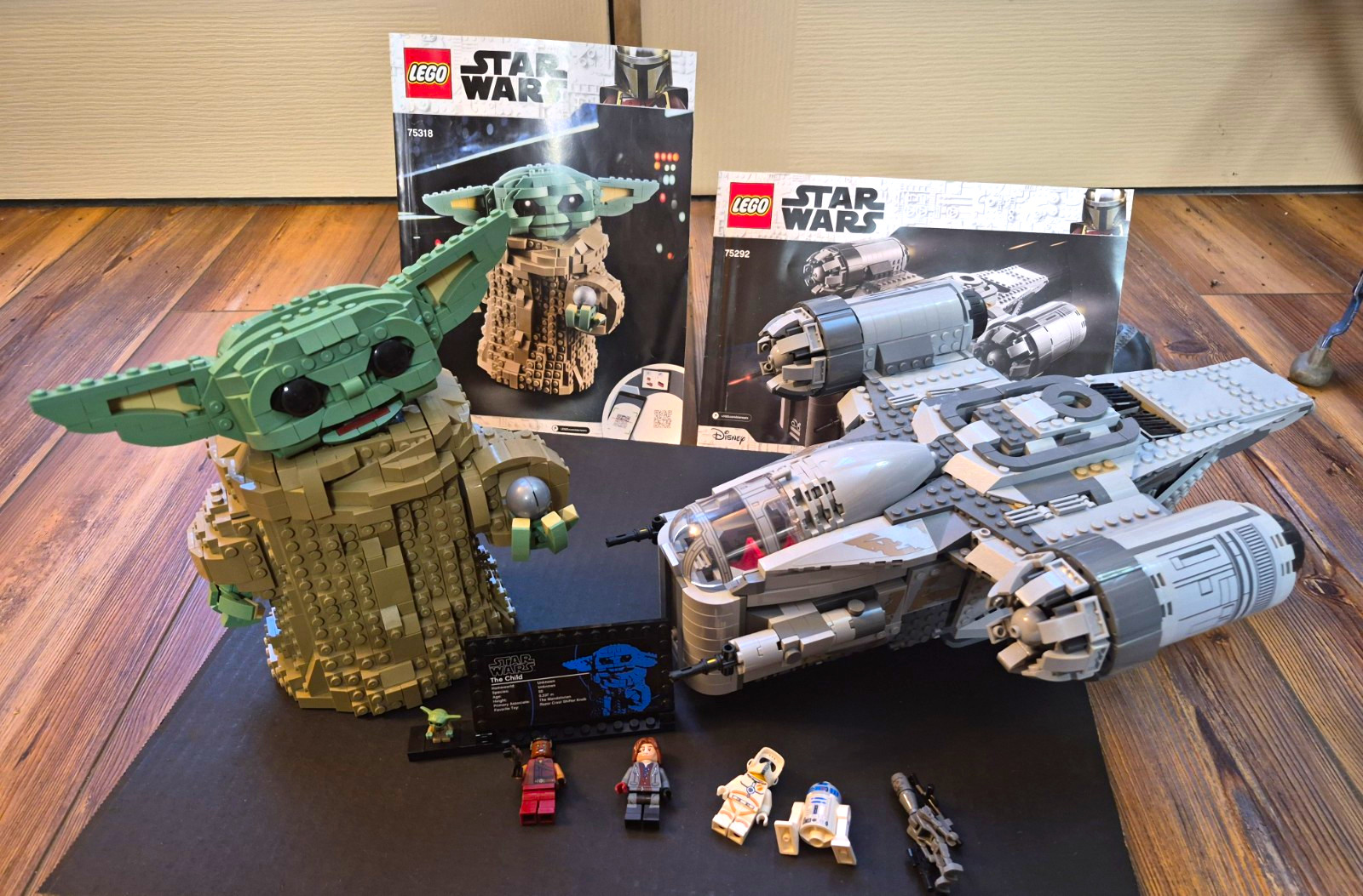 LEGO Star Wars Lot 75292 Razor Crest 75318 The Child Grogu Lot Figures Manuals