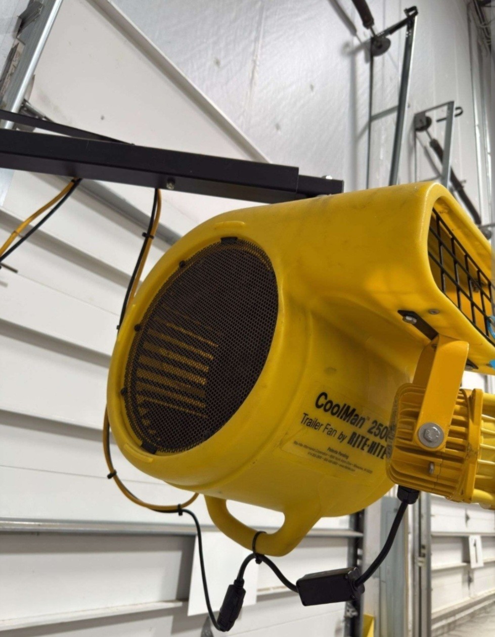 Rite-Hite CoolMan 2500 Trailer Fan with Rite-Lite LED Dock Light