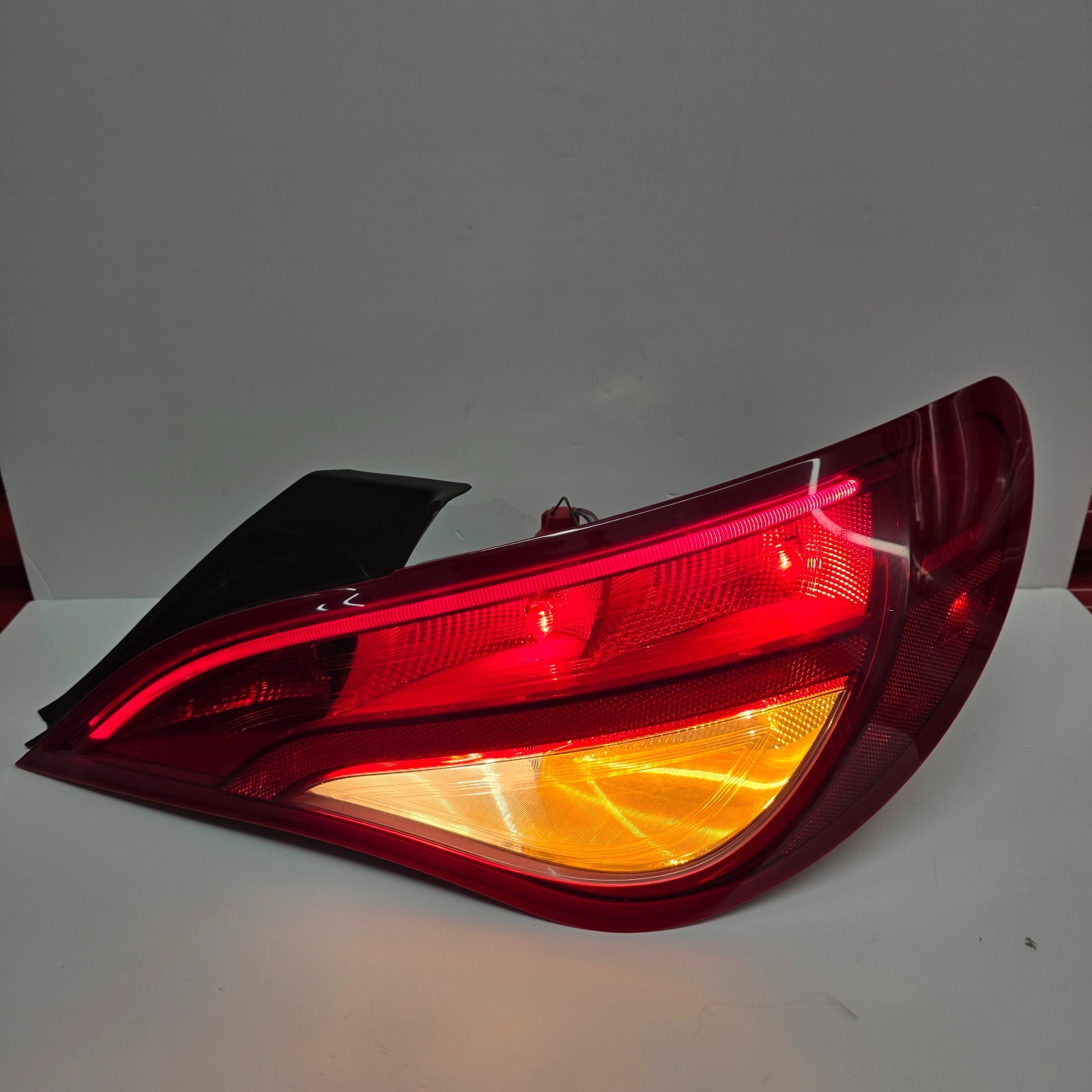 2014 - 2019 Mercedes CLA250 Halogen Tail Light taillight Passenger Right RH OEM