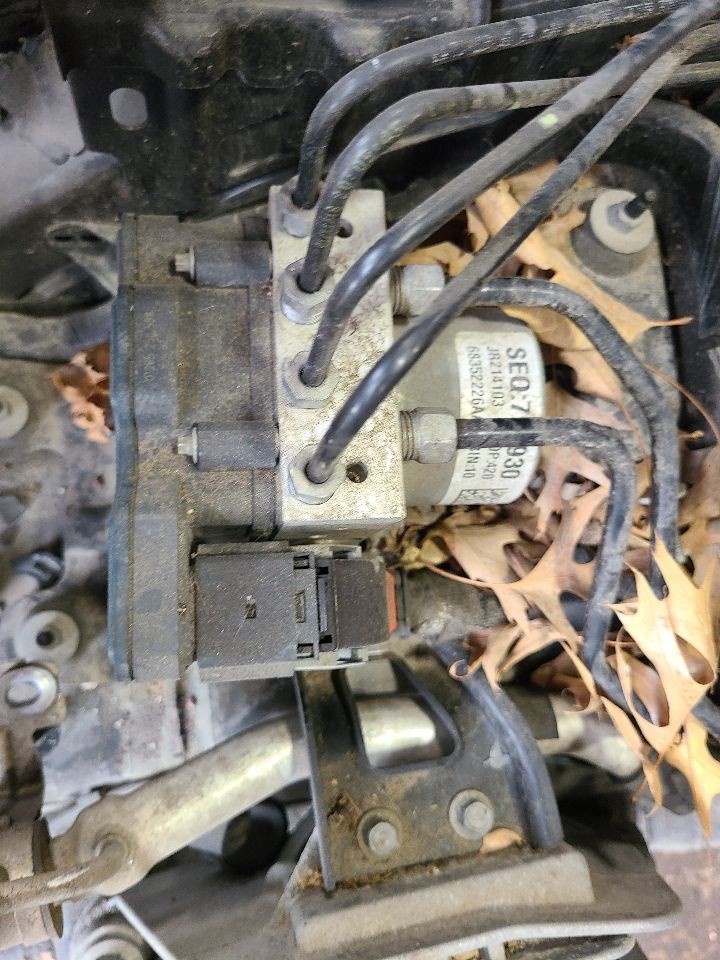 17-18 CHRYSLER PACIFICA Anti-Lock Brake Part Assembly 68370656AA