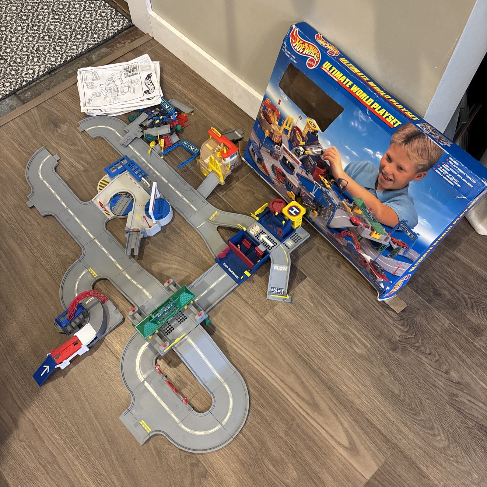 Vintage 90s Hot Wheels World Playset RARE McDonald’s Vintage 90s Hot Wheels World Playset RARE McDonald’s