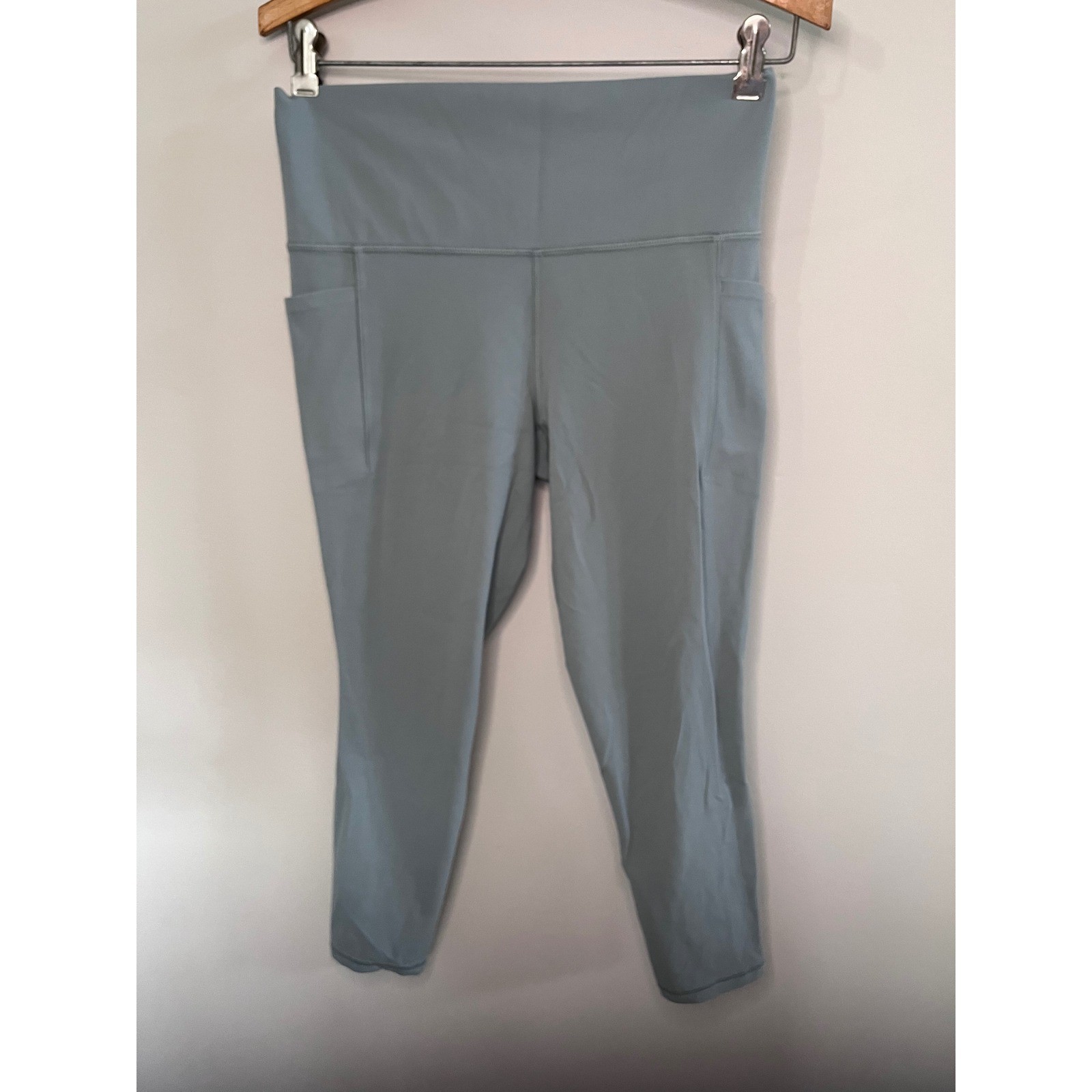 Athleta Salutation Stash Pocket II 7/8 Leggings Light Blue Grey Powervita Yoga