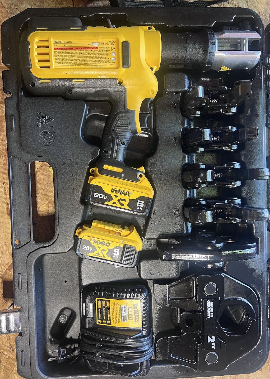 DEWALT DCE200M2K 20V Copper Pipe Crimping Tool/2x 5.0 BATT/PLEASE VIEW PICTURES