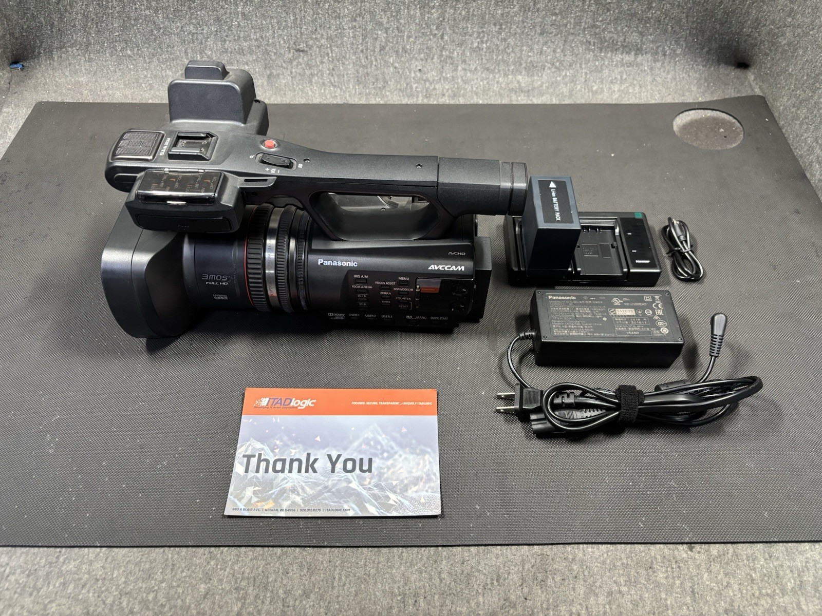 Panasonic AG-AC90PJ AVCCAM 3MOS 1080p 12x Camcorder 815H 32GB Card 2 Batteries