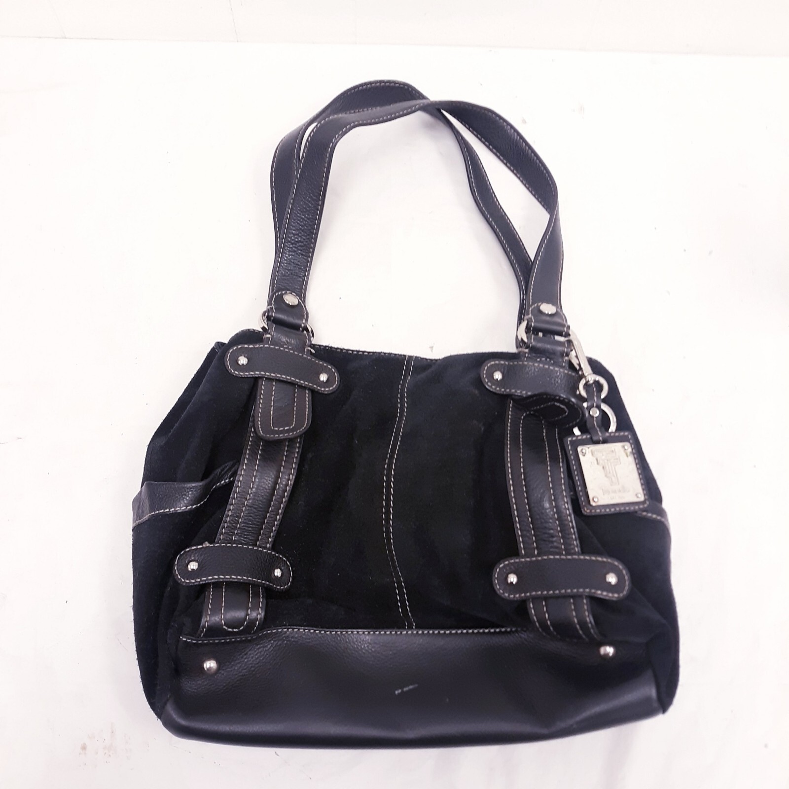 Black Tignanello Since 1989 Shoulder Bag W/ Magnetic Closure and Pockets Black Tignanello Since 1989 Shoulder Bag W/ Magnetic Closure and Pockets