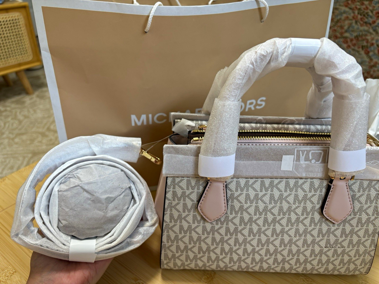 Michael Kors Marilyn Small Signature Satchel w/ Detachable Strap Beige/Pink Michael Kors Marilyn Small Signature Satchel w/ Detachable Strap Beige/Pink