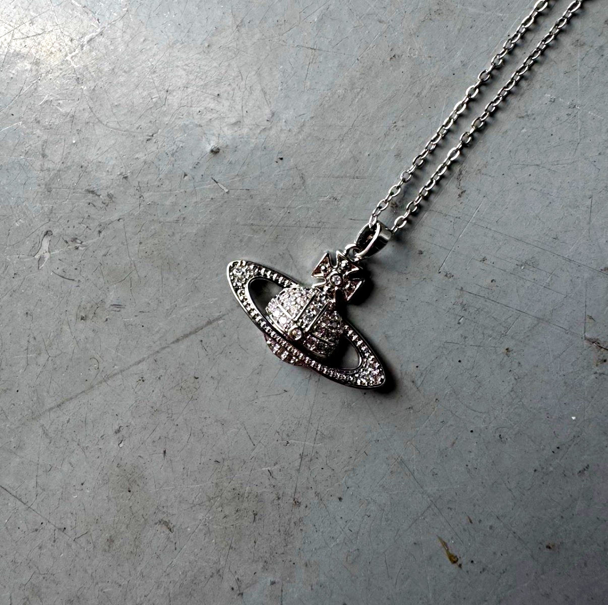 Vivienne Westwood Silver Tone Saturn Pavé Rhinestone Pendant Cable Necklace