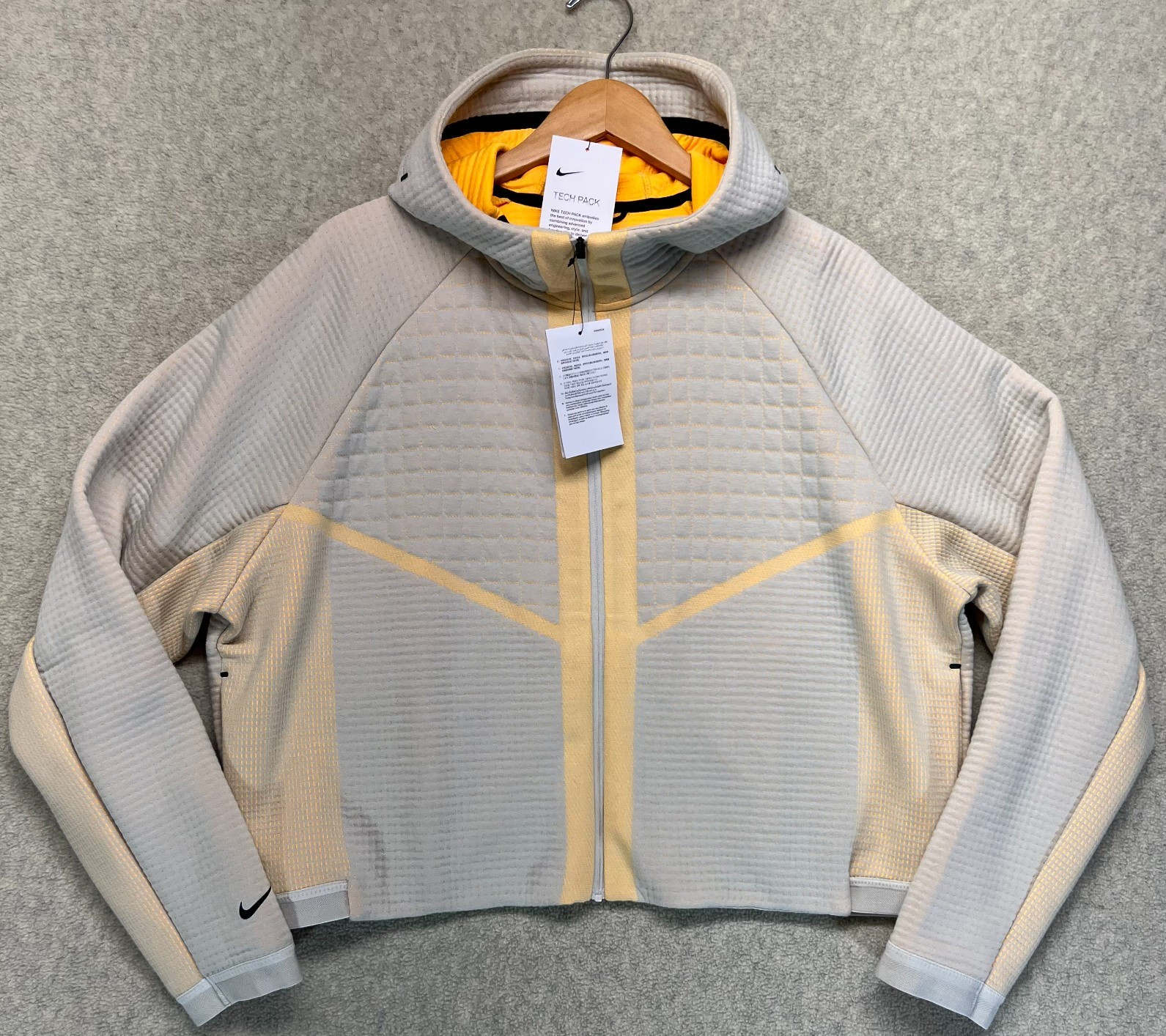 NWT Nike Sportswear City Ready Tech Pack Womens Full Zip Jacket Light Bone L NWT Nike Sportswear City Ready Tech Pack Womens Full Zip Jacket Light Bone L