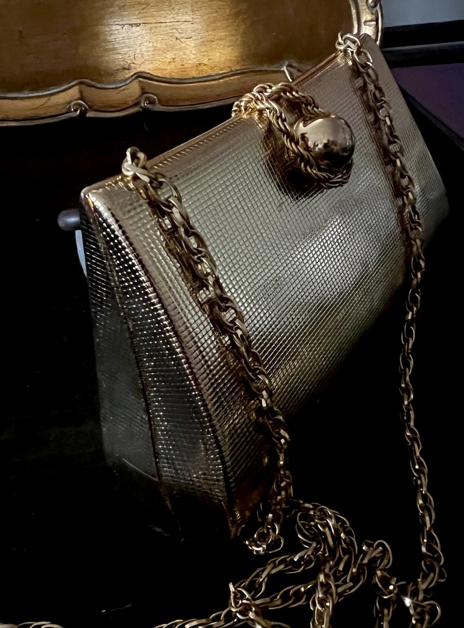 Vintage Italian luxury brand Rodo Gold Metal Clutch With Chain So Chic Purse