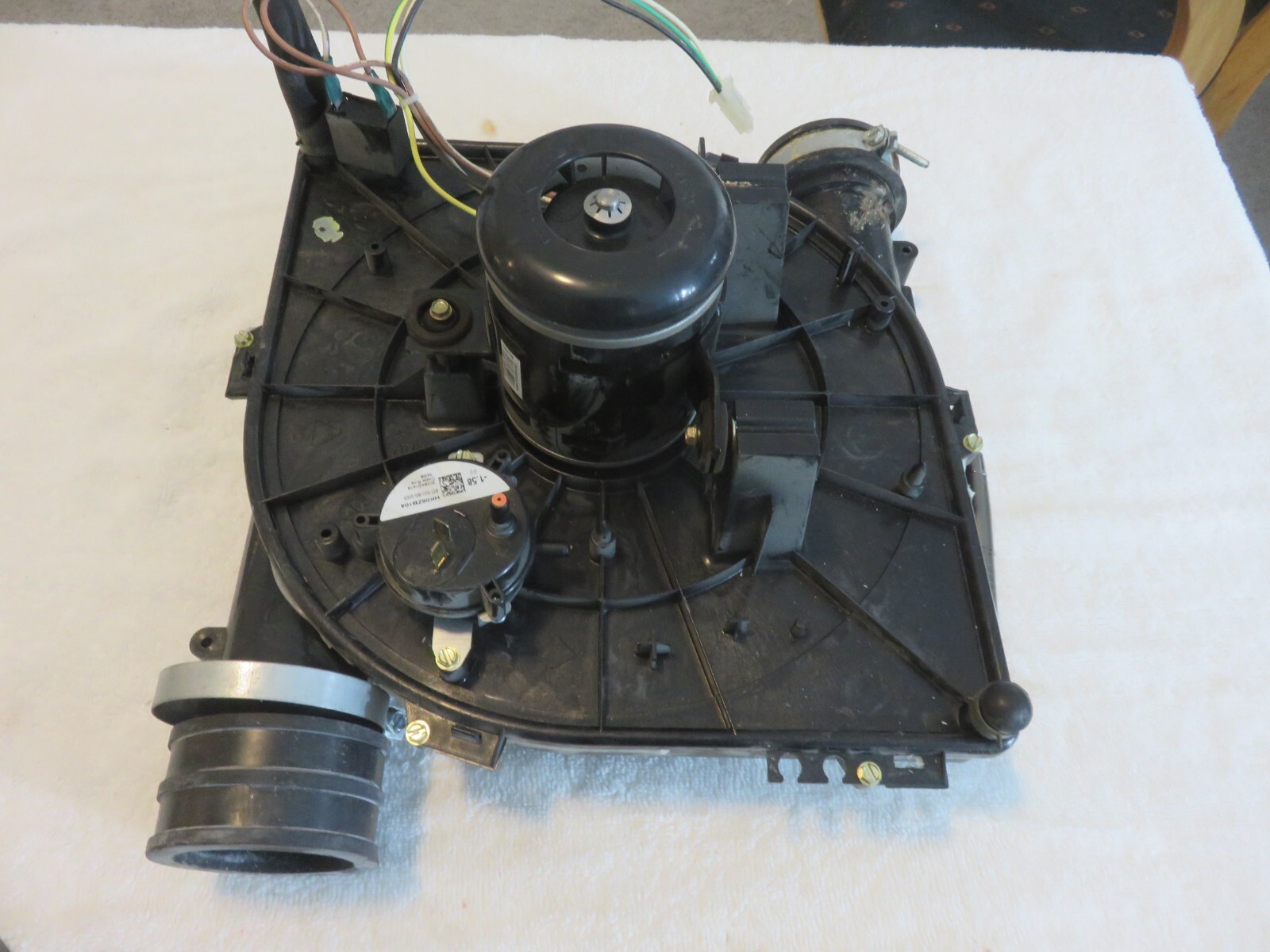 Carrier Furnace Draft Inducer Blower Part# HC28CQ116 Motor# YDZ040L22541-01 Carrier Furnace Draft Inducer Blower Part# HC28CQ116 Motor# YDZ040L22541-01