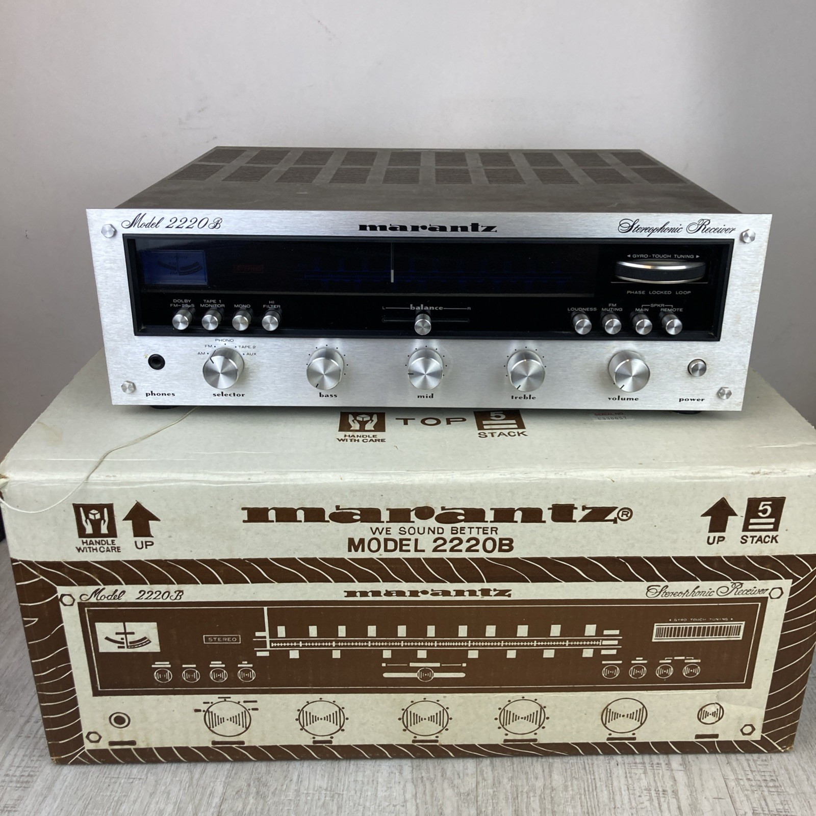 Marantz Model 2220B Stereo Receiver With Original Box *READ* Marantz Model 2220B Stereo Receiver With Original Box *READ*
