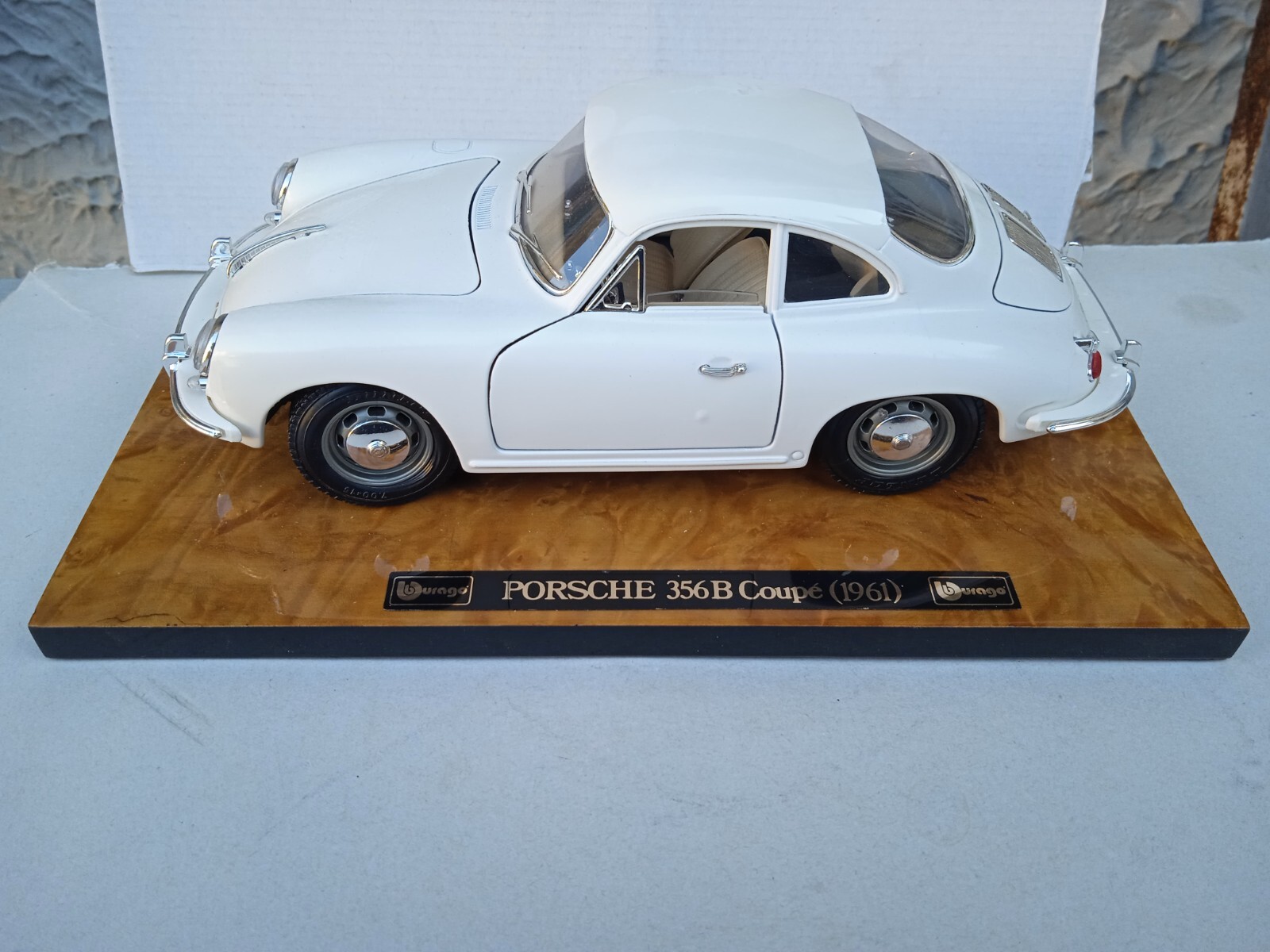 MODEL - PORSCHE 356B COUPE\' 1961 BURAG BBURAGO - 1.18 SCALE MODEL - PORSCHE 356B COUPE\' 1961 BURAG BBURAGO - 1.18 SCALE